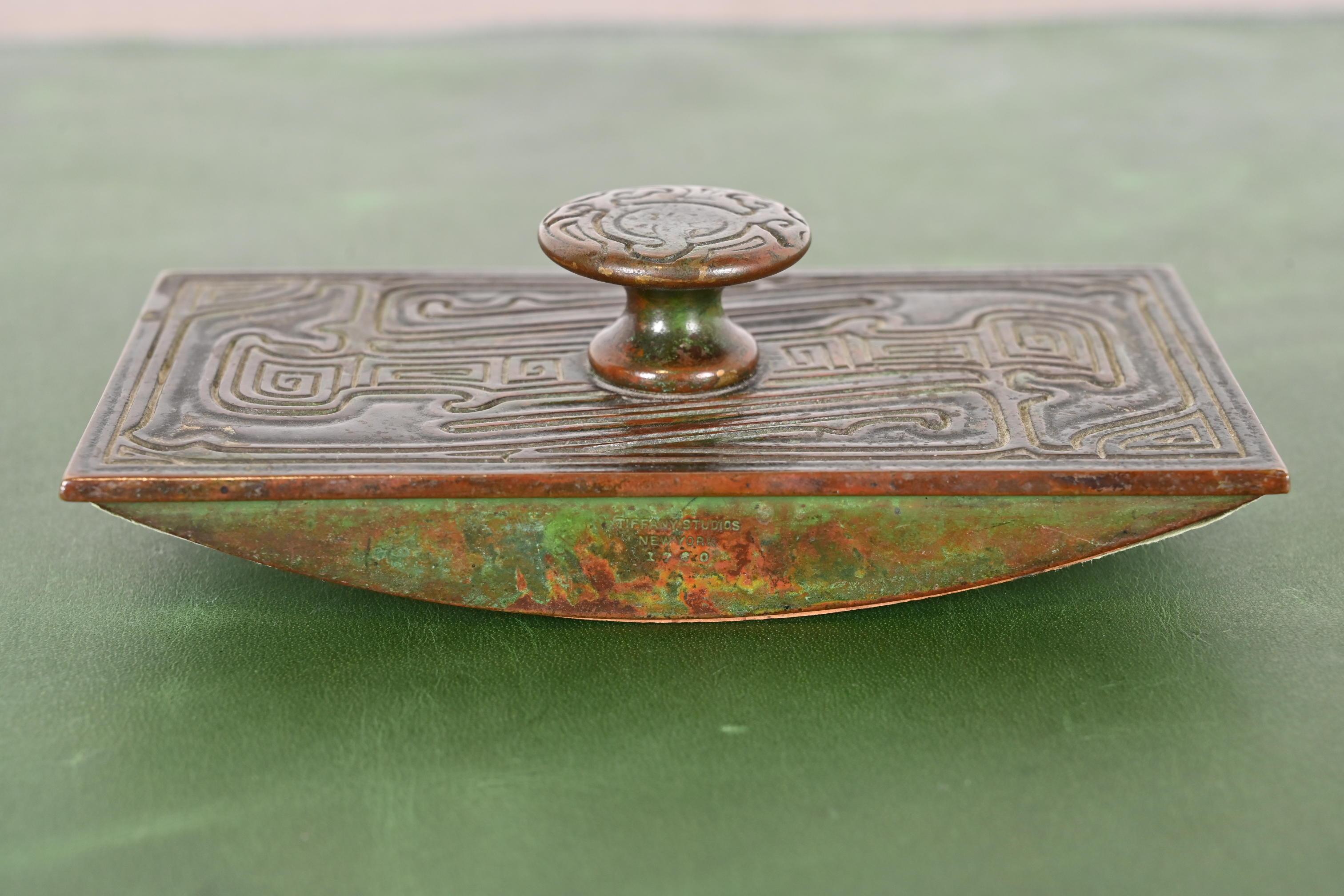 Arts and Crafts Tiffany Studios New York, modello cinese in bronzo, cestino per dondolo in vendita