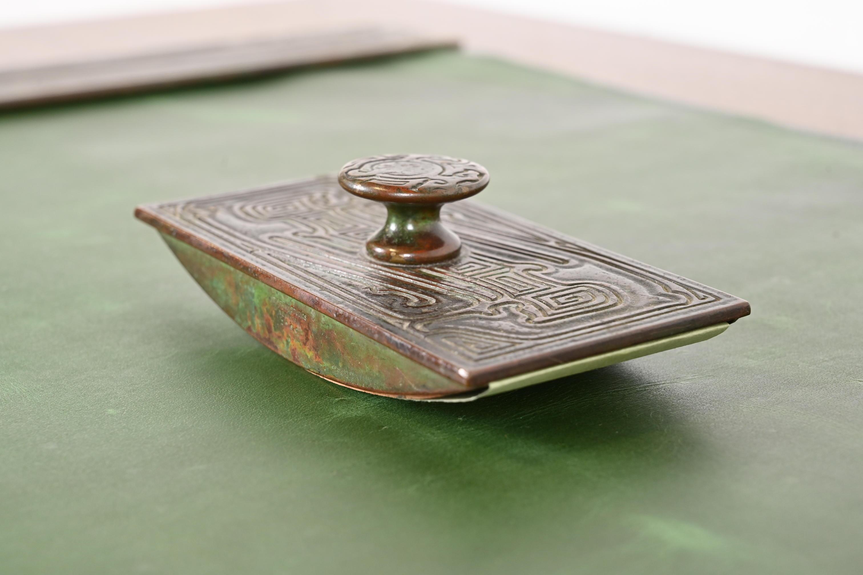 Tiffany Studios New York, modello cinese in bronzo, cestino per dondolo In condizioni buone in vendita a South Bend, IN