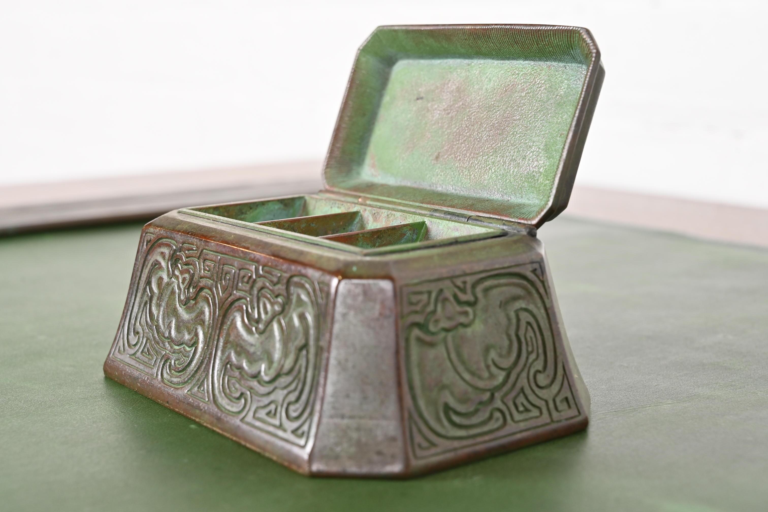 Tiffany Studios New York Chinese Pattern Bronze Stempel Box im Angebot 5