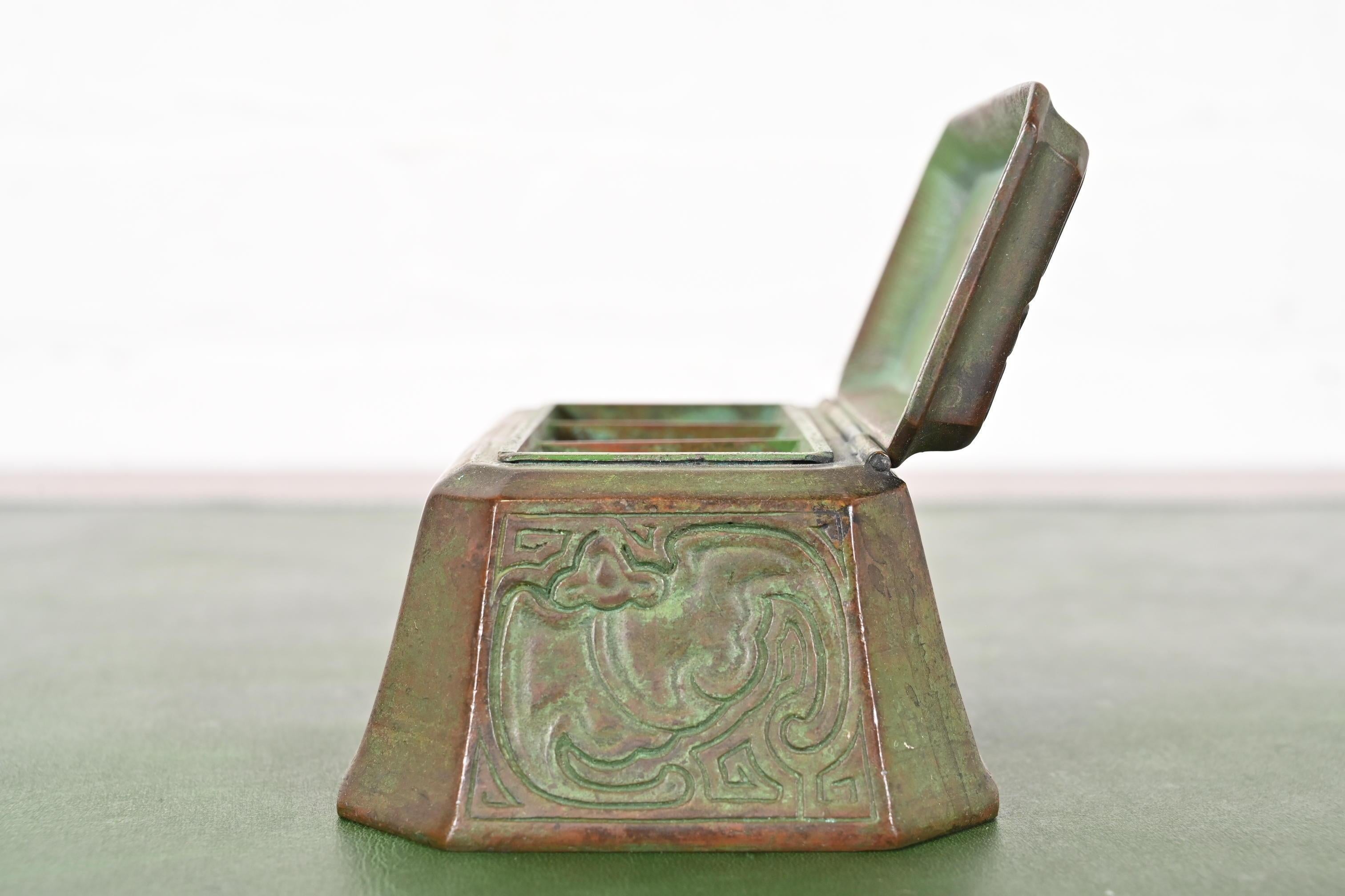 Tiffany Studios New York Chinese Pattern Bronze Stempel Box im Angebot 6