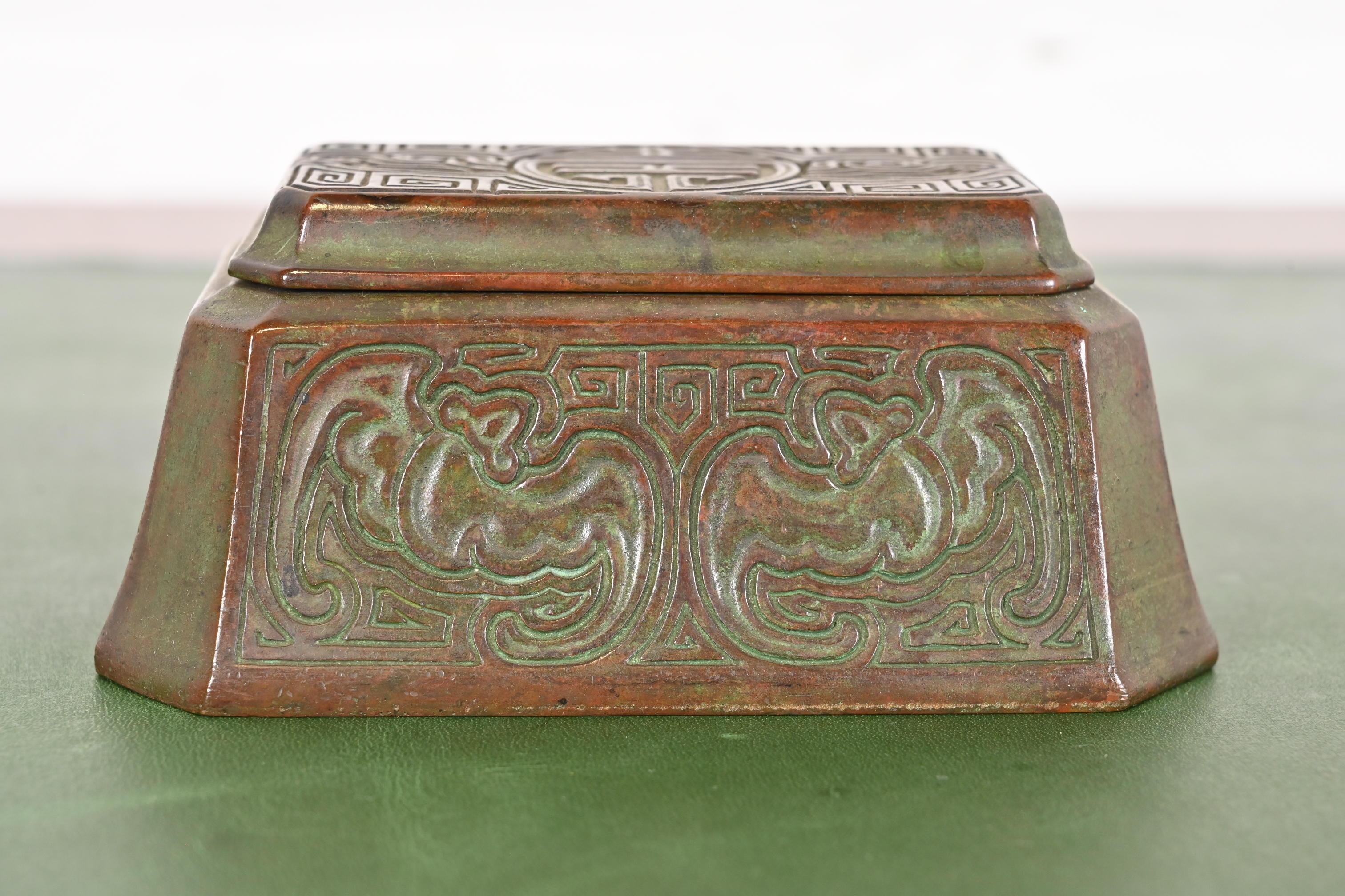 Tiffany Studios New York Chinese Pattern Bronze Stempel Box im Zustand „Gut“ im Angebot in South Bend, IN