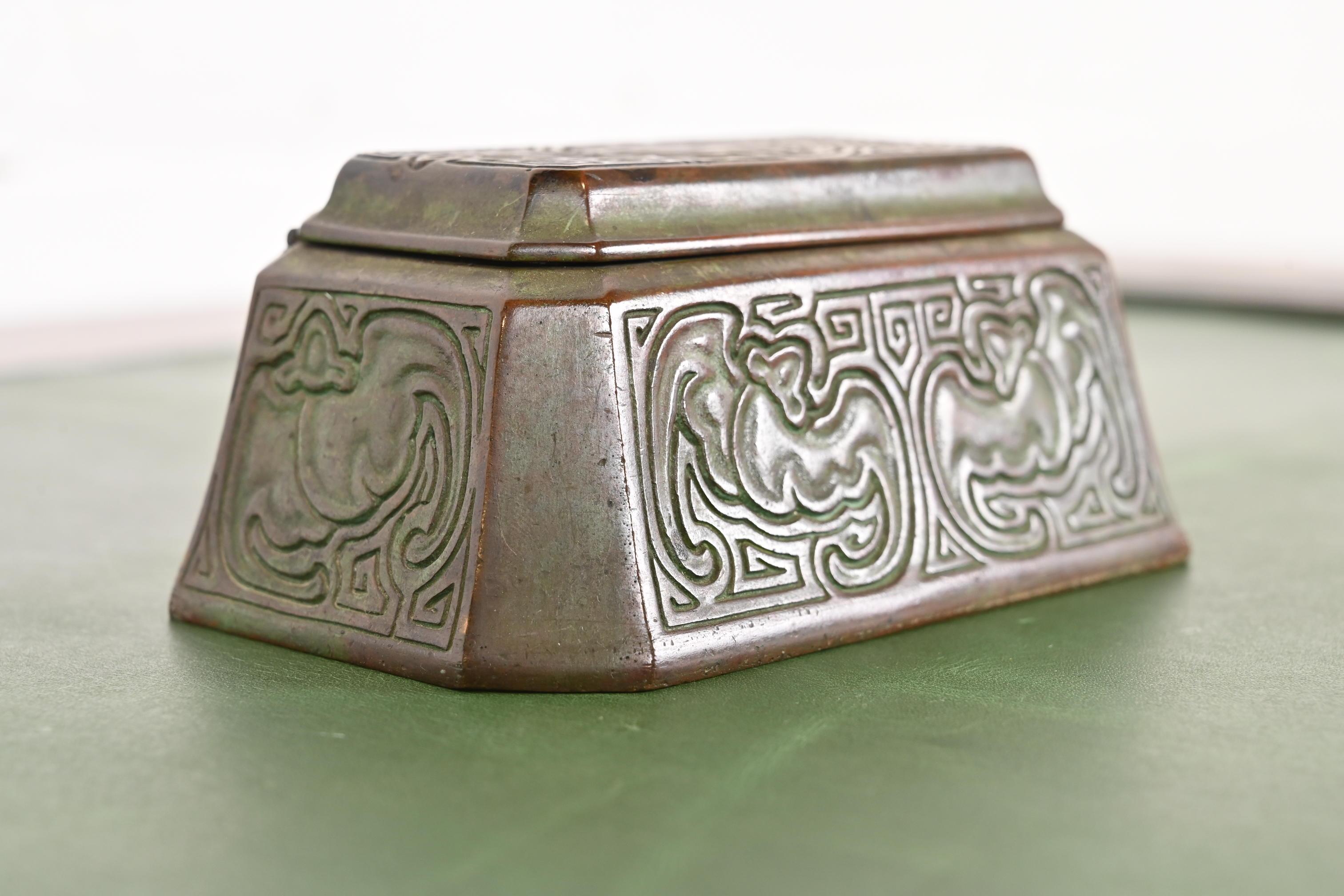 Tiffany Studios New York Chinese Pattern Bronze Stempel Box im Angebot 1