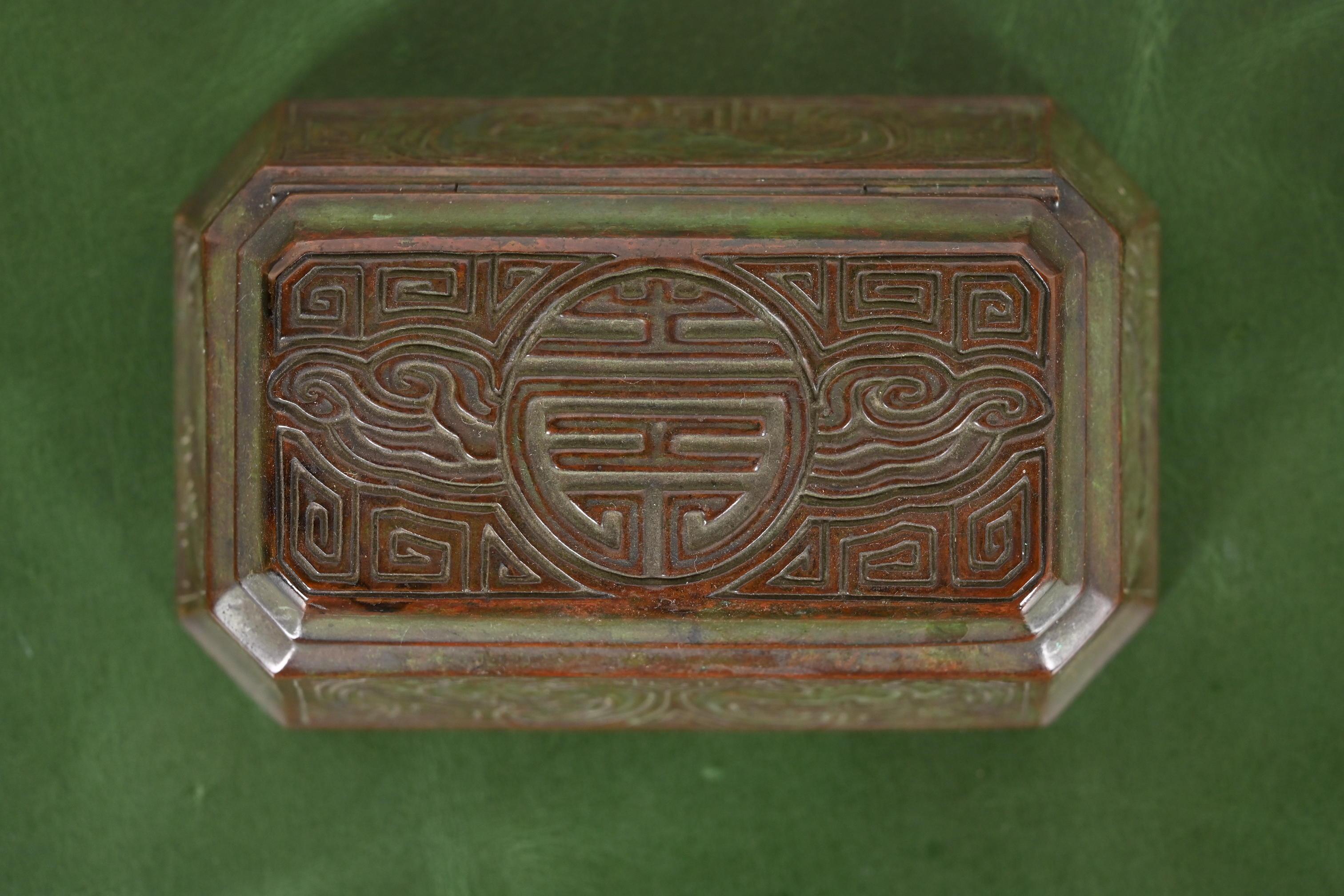 Tiffany Studios New York Chinese Pattern Bronze Stempel Box im Angebot 2