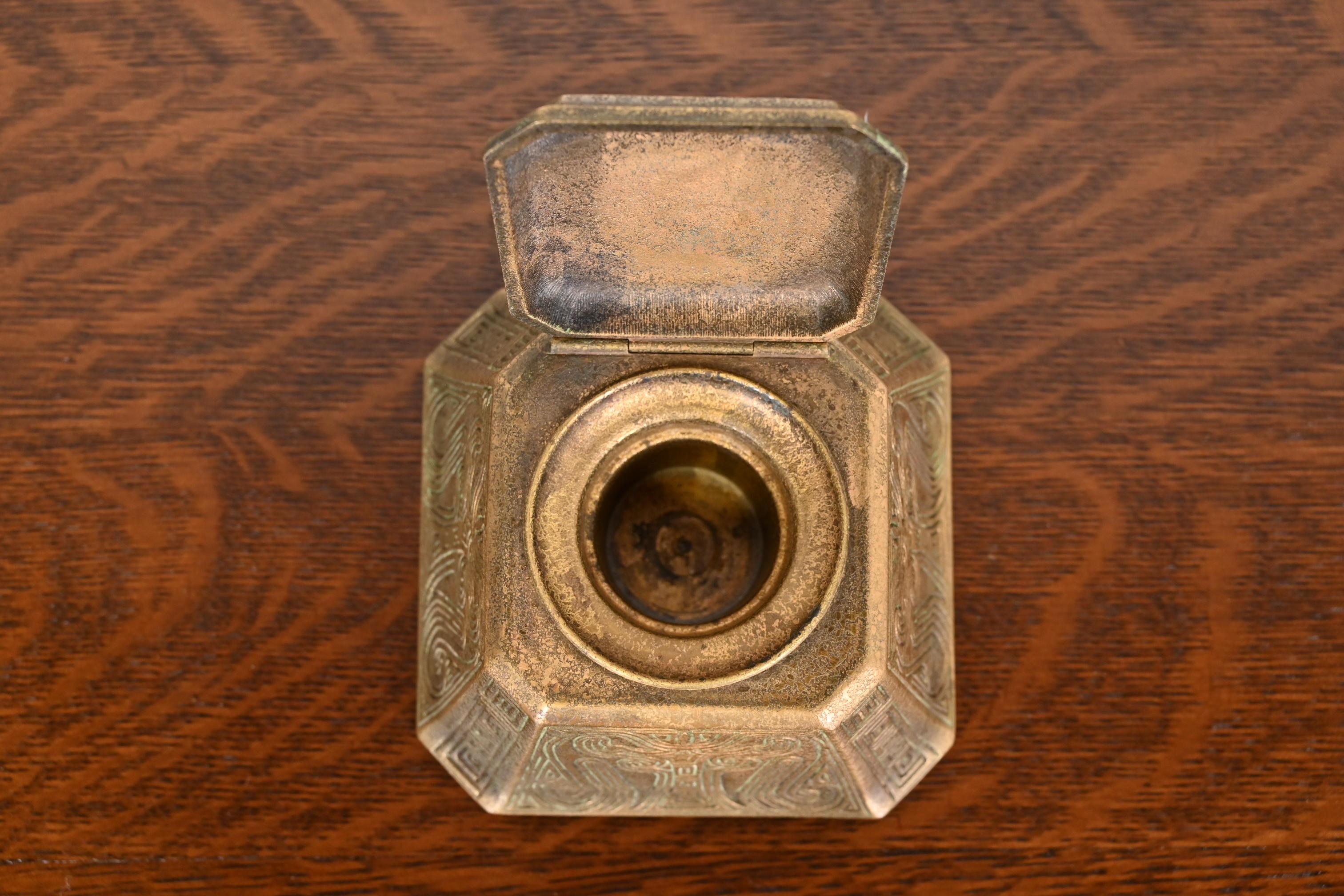 Calamaio grande in bronzo con motivo cinese di Tiffany Studios New York, circa 1910 in vendita 5