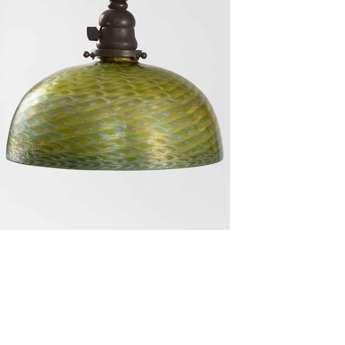 Tiffany Studios New York „Counterbalance Damascene“ Schreibtischlampe  (Frühes 20. Jahrhundert) im Angebot