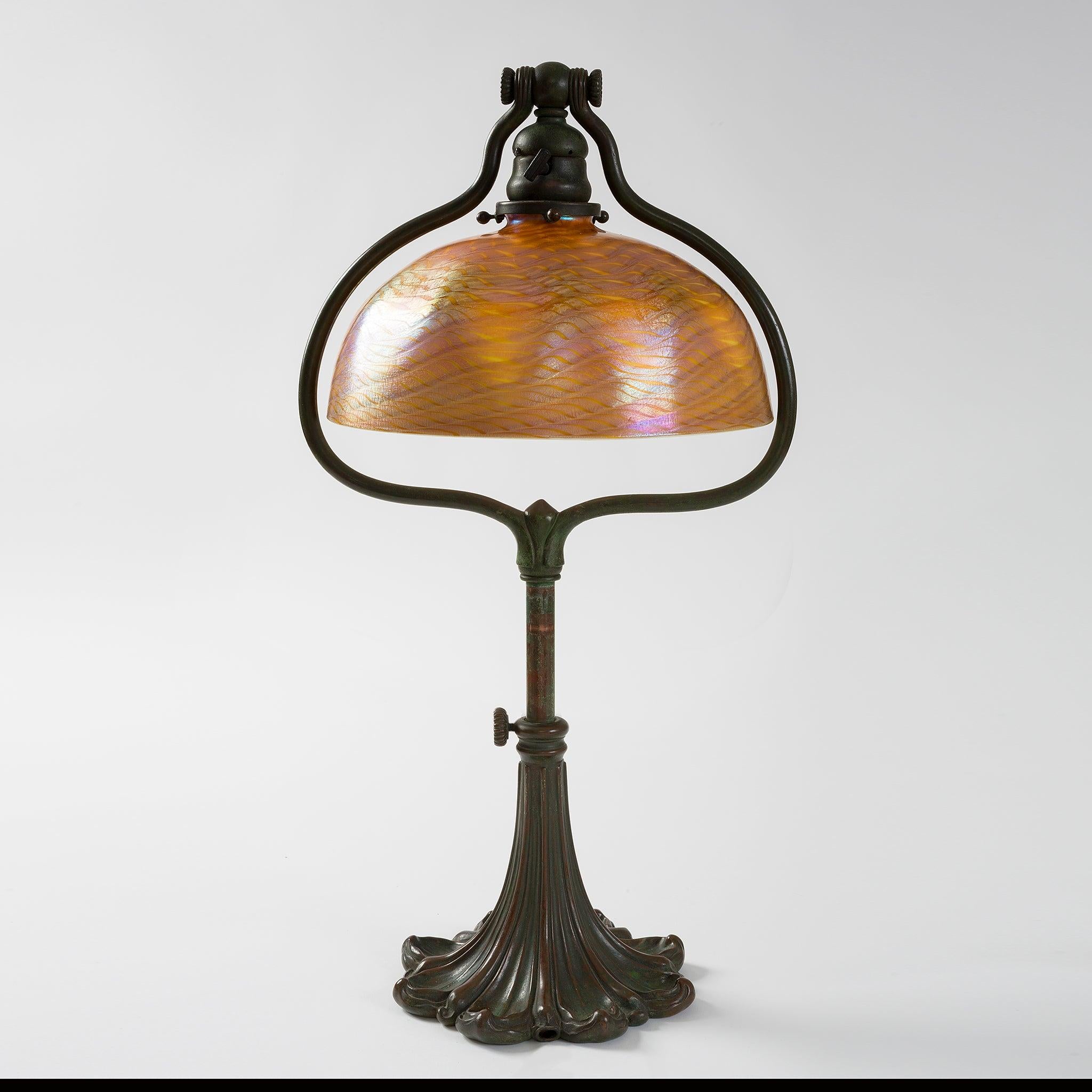 Schreibtischlampe „Damascene Harp“ von Tiffany Studios, New York (20. Jahrhundert) im Angebot