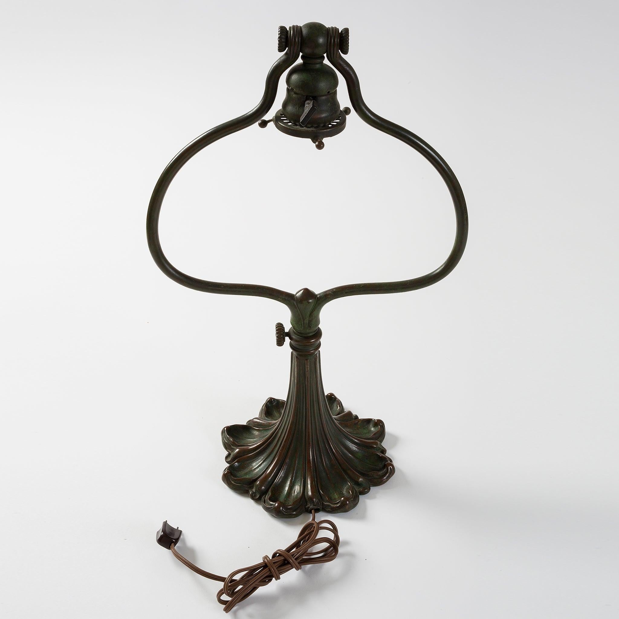 Schreibtischlampe „Damascene Harp“ von Tiffany Studios, New York (Bronze) im Angebot