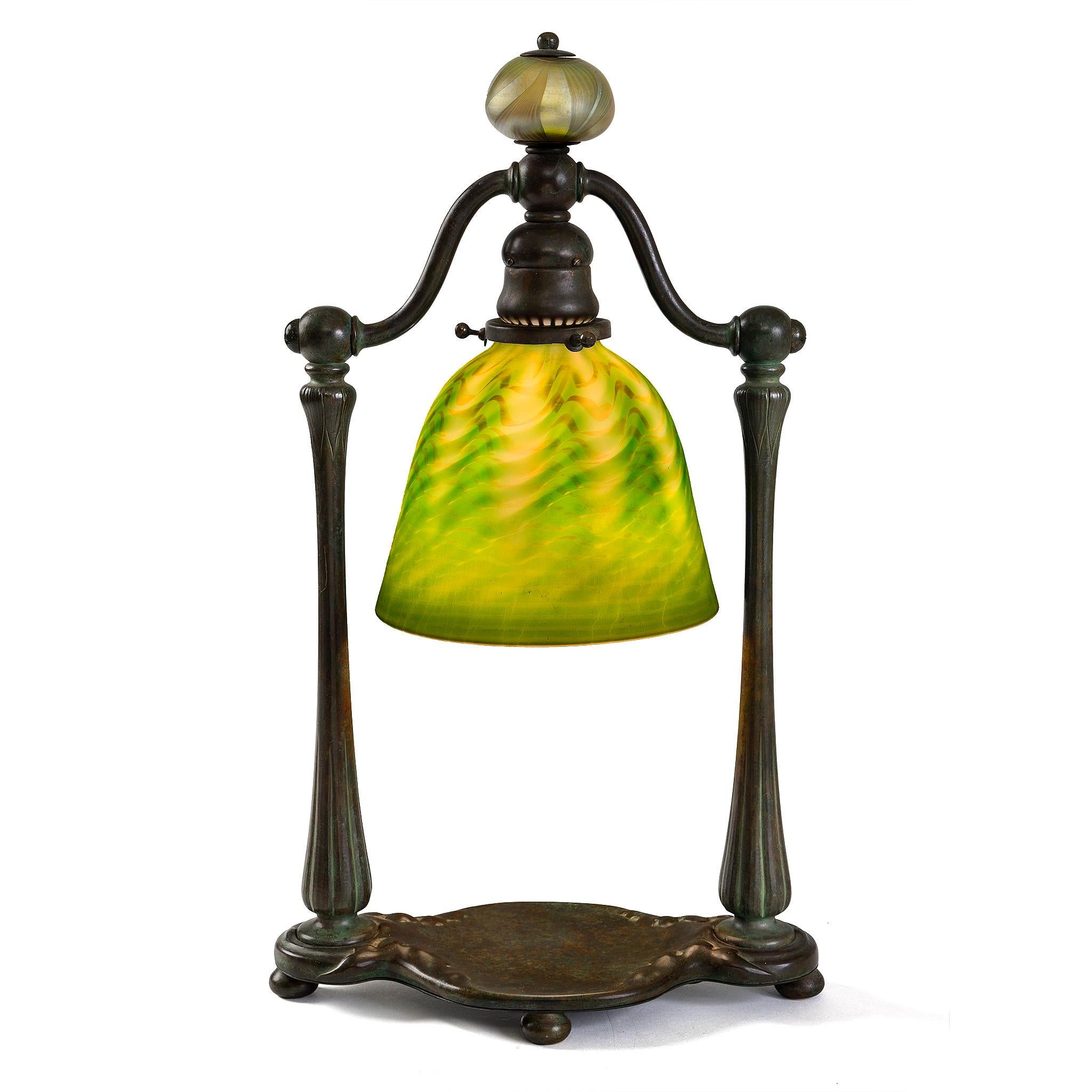 Tiffany Studios New York „Damascene Lighthouse“ Schreibtischlampe (Art nouveau) im Angebot