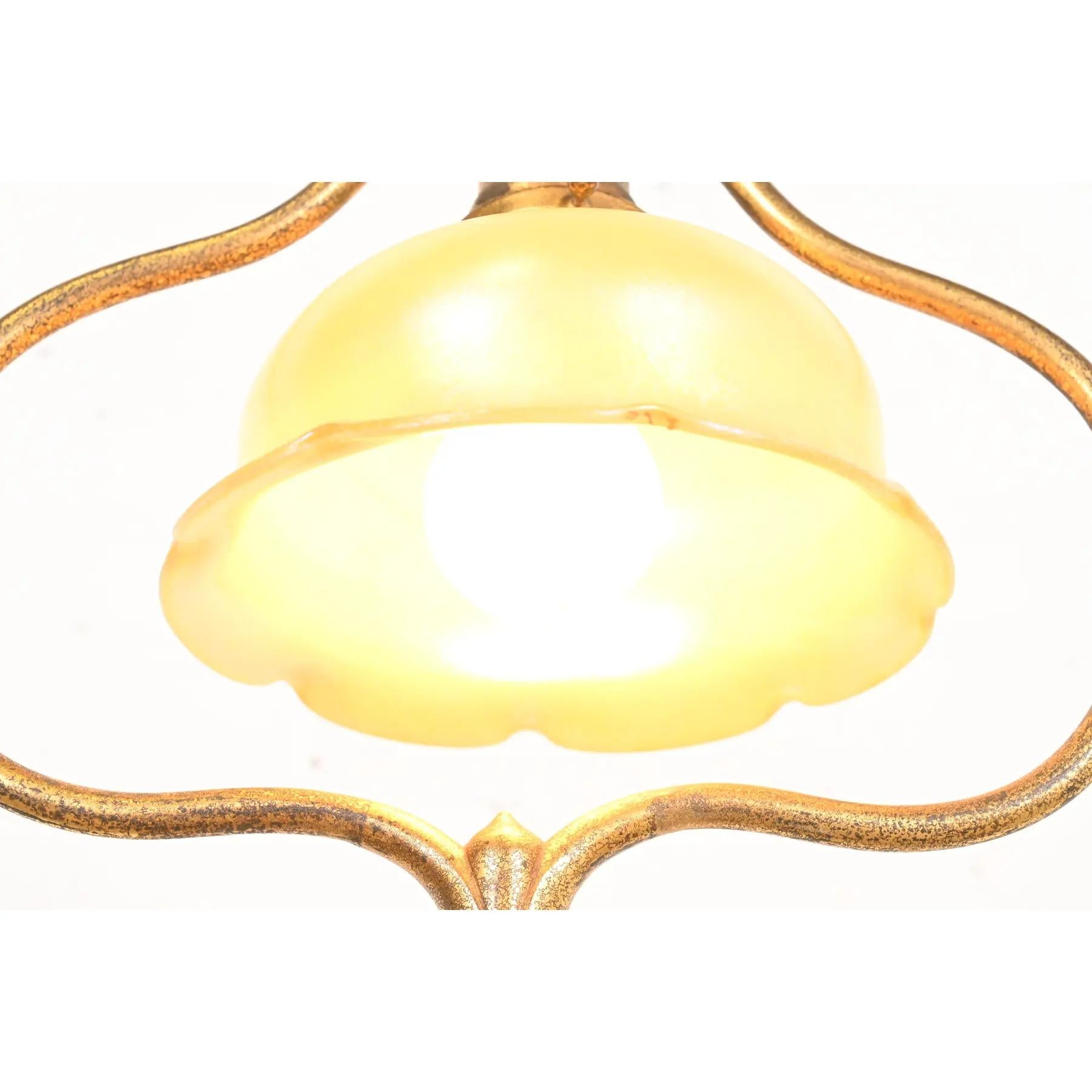 XX secolo Lampada da terra ad arpa in bronzo dorato di Tiffany Studios New York con paralume in vetro Favrile in vendita