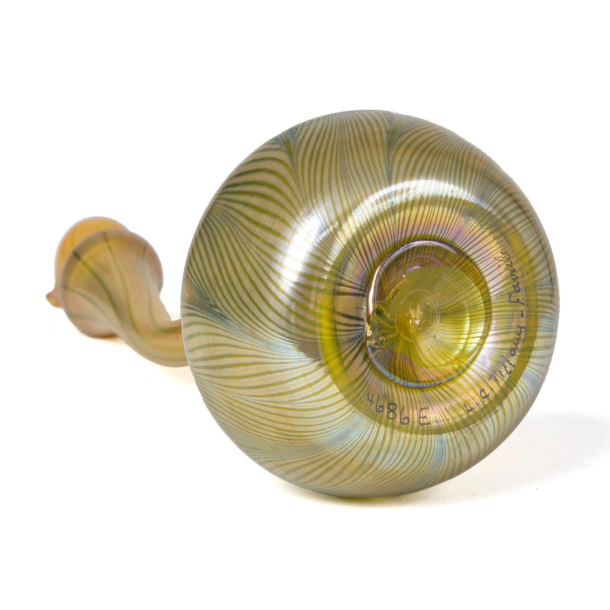 Jarrón de vidrio favrile 