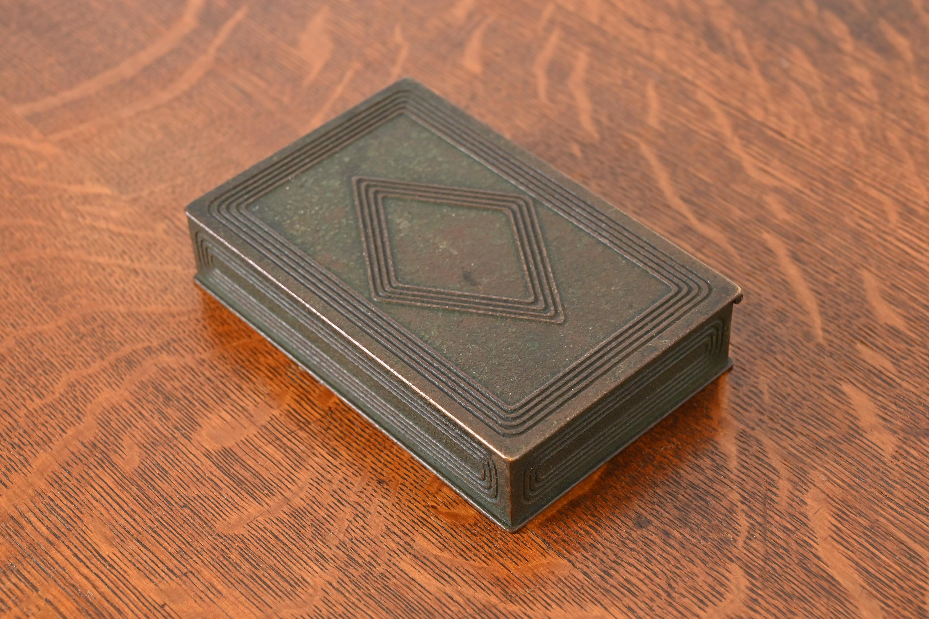 Américain Boîte en bronze de Tiffany Studios New York