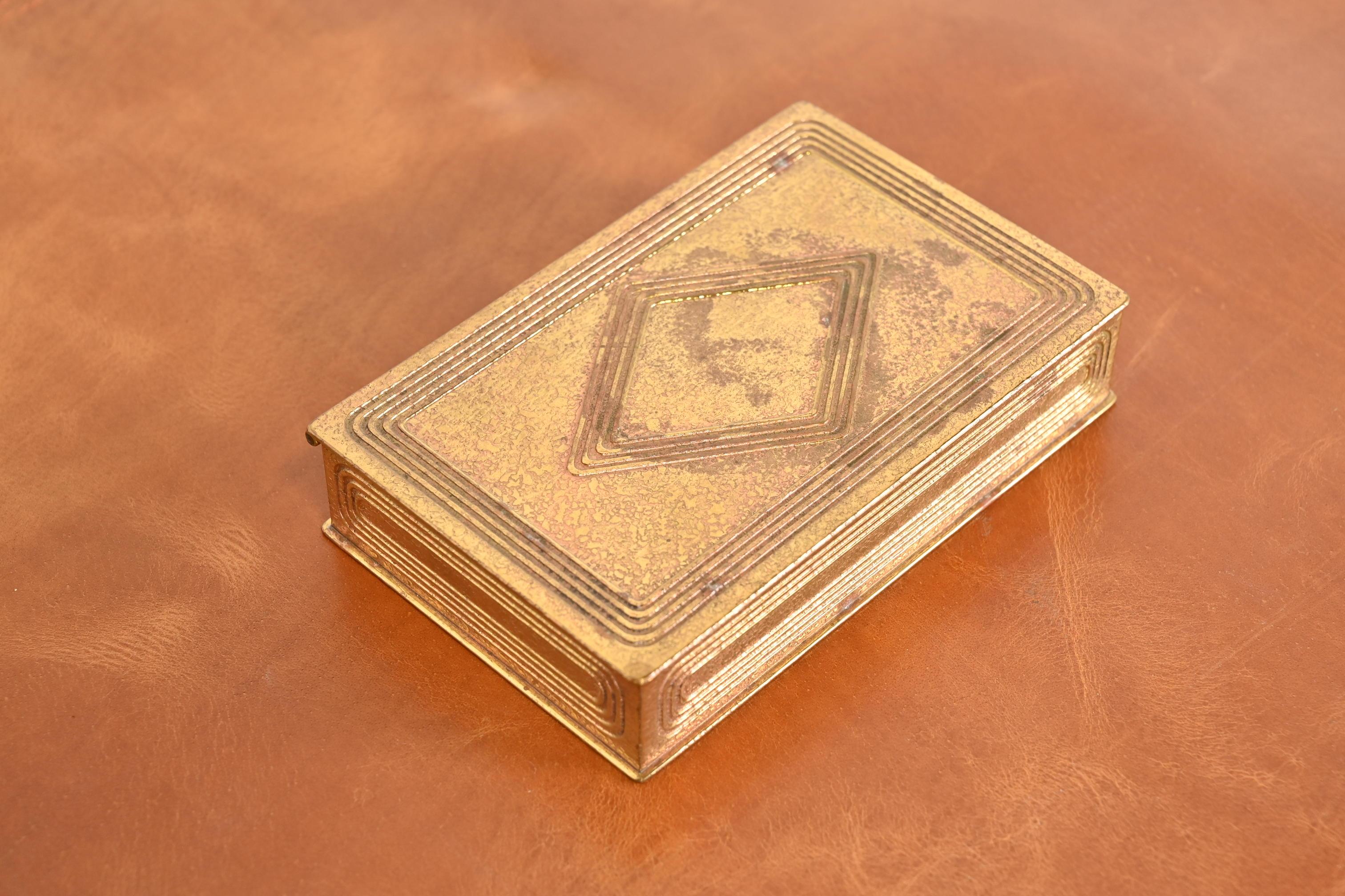 Tiffany Studios New York Graduate Bronze Doré Box, CIRCA 1910 (Vergoldet) im Angebot