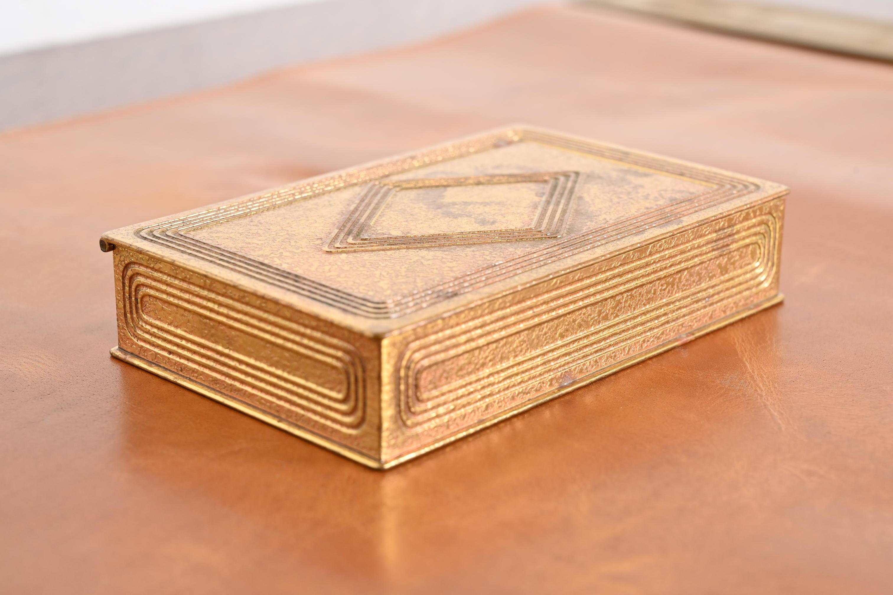 Tiffany Studios New York Graduate Bronze Doré Box, CIRCA 1910 im Zustand „Gut“ im Angebot in South Bend, IN