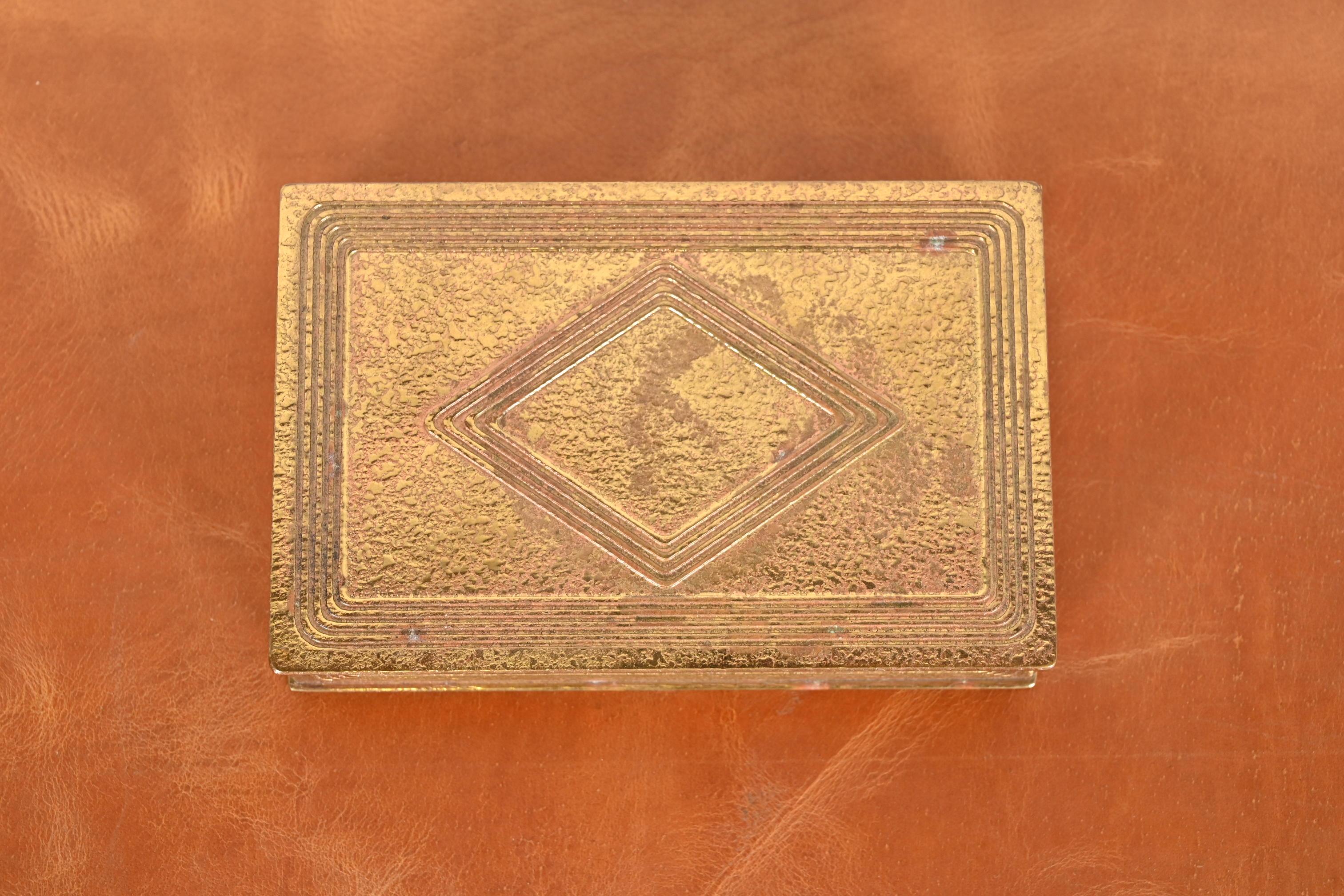 Tiffany Studios New York Graduate Bronze Doré Box, CIRCA 1910 (20. Jahrhundert) im Angebot