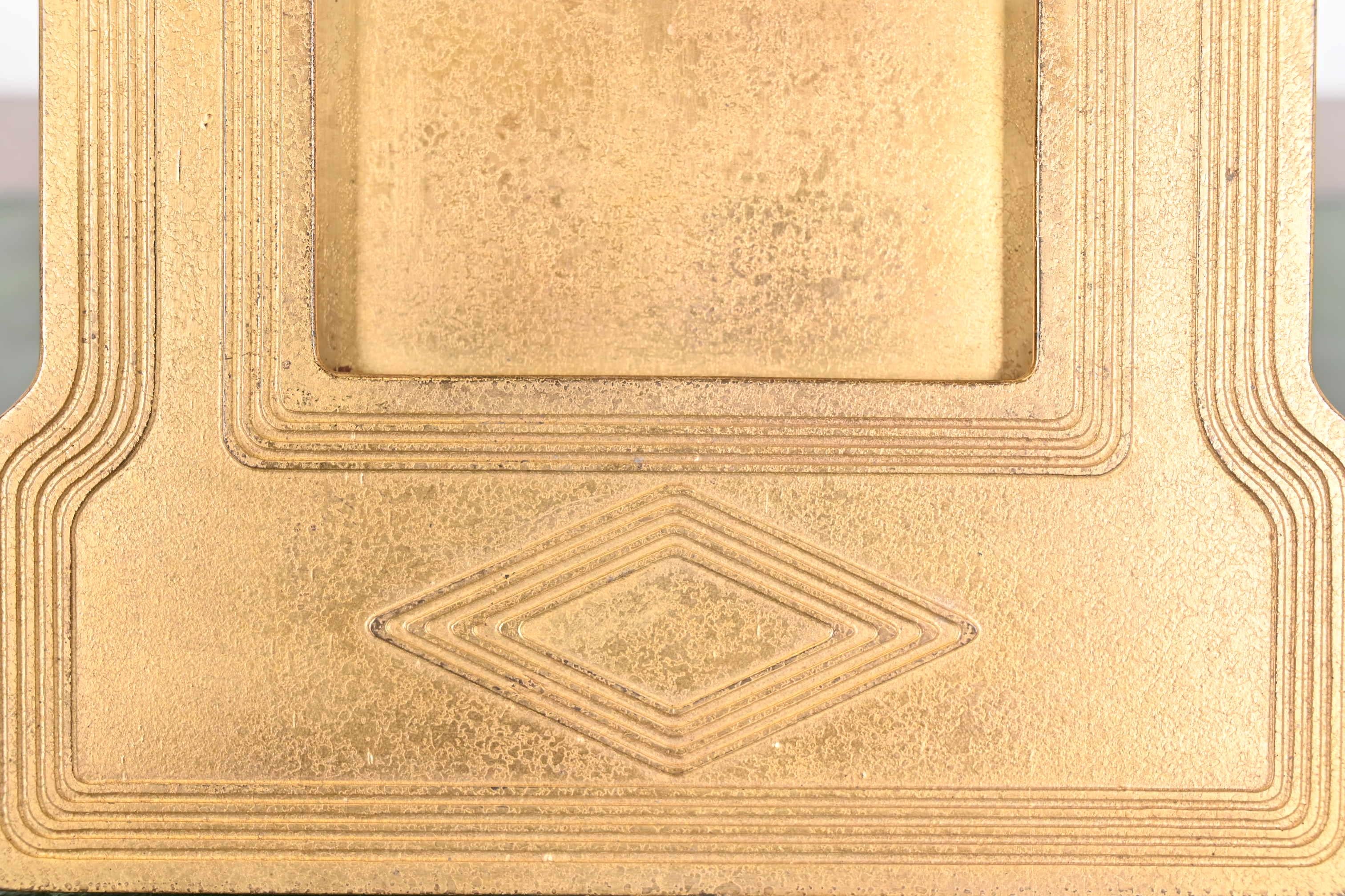 Tiffany Studios New York Graduate Bronze Doré Tischkalender oder Bilderrahmen (20. Jahrhundert) im Angebot