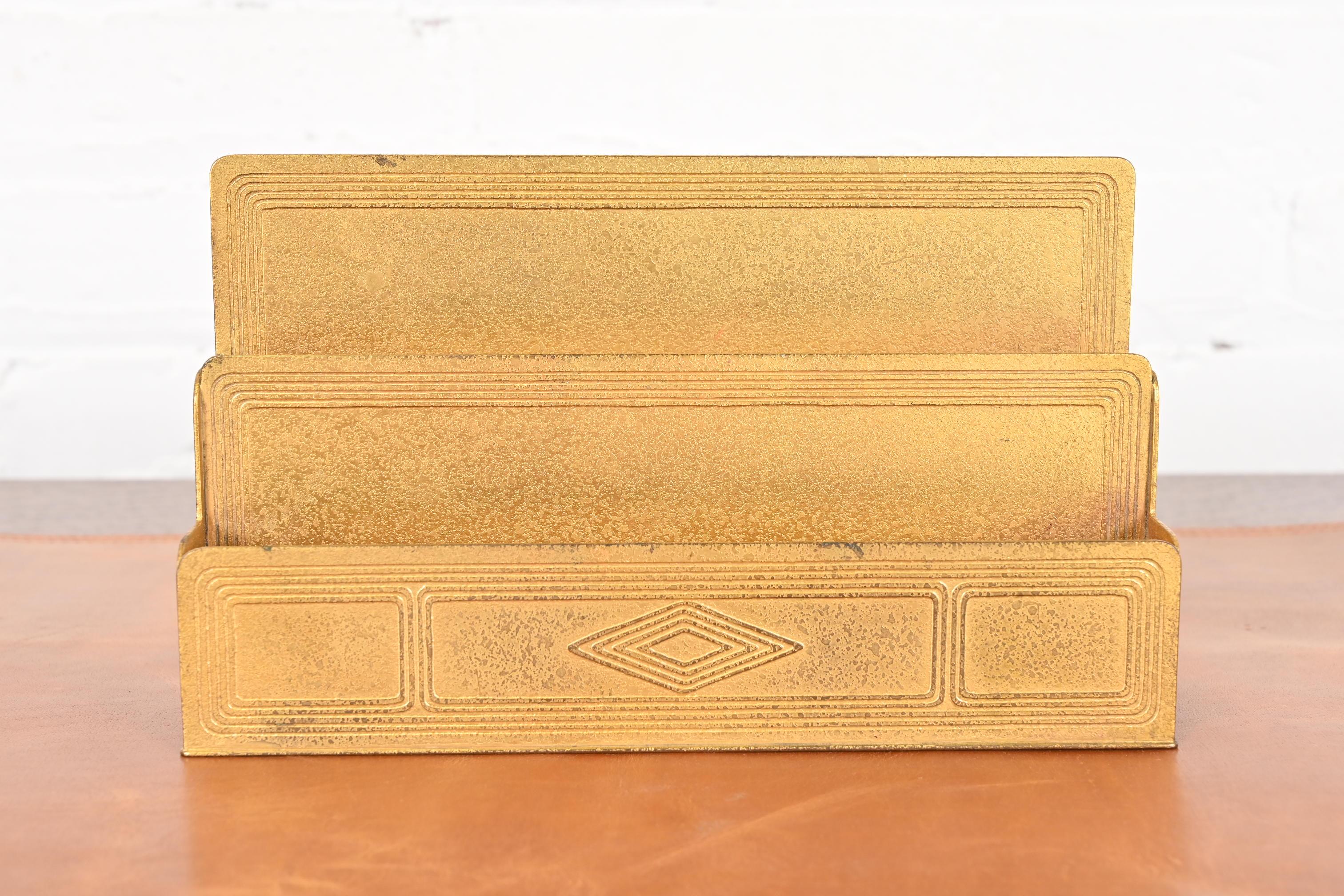 Arts and Crafts Tiffany Studios New York Graduate Bronze Doré Porte-lettres en vente