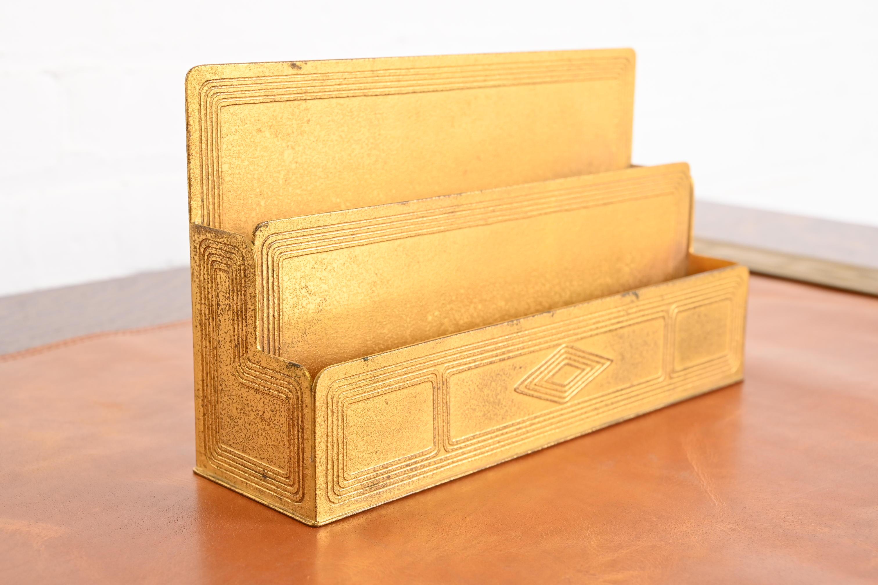 20ième siècle Tiffany Studios New York Graduate Bronze Doré Porte-lettres en vente