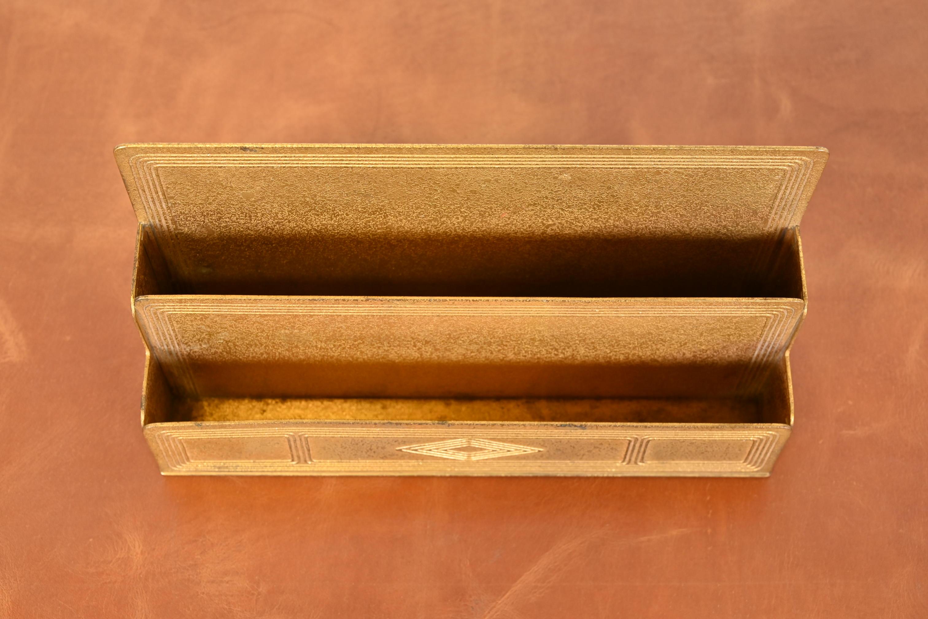 Tiffany Studios New York Graduate Bronze Doré Porte-lettres en vente 1