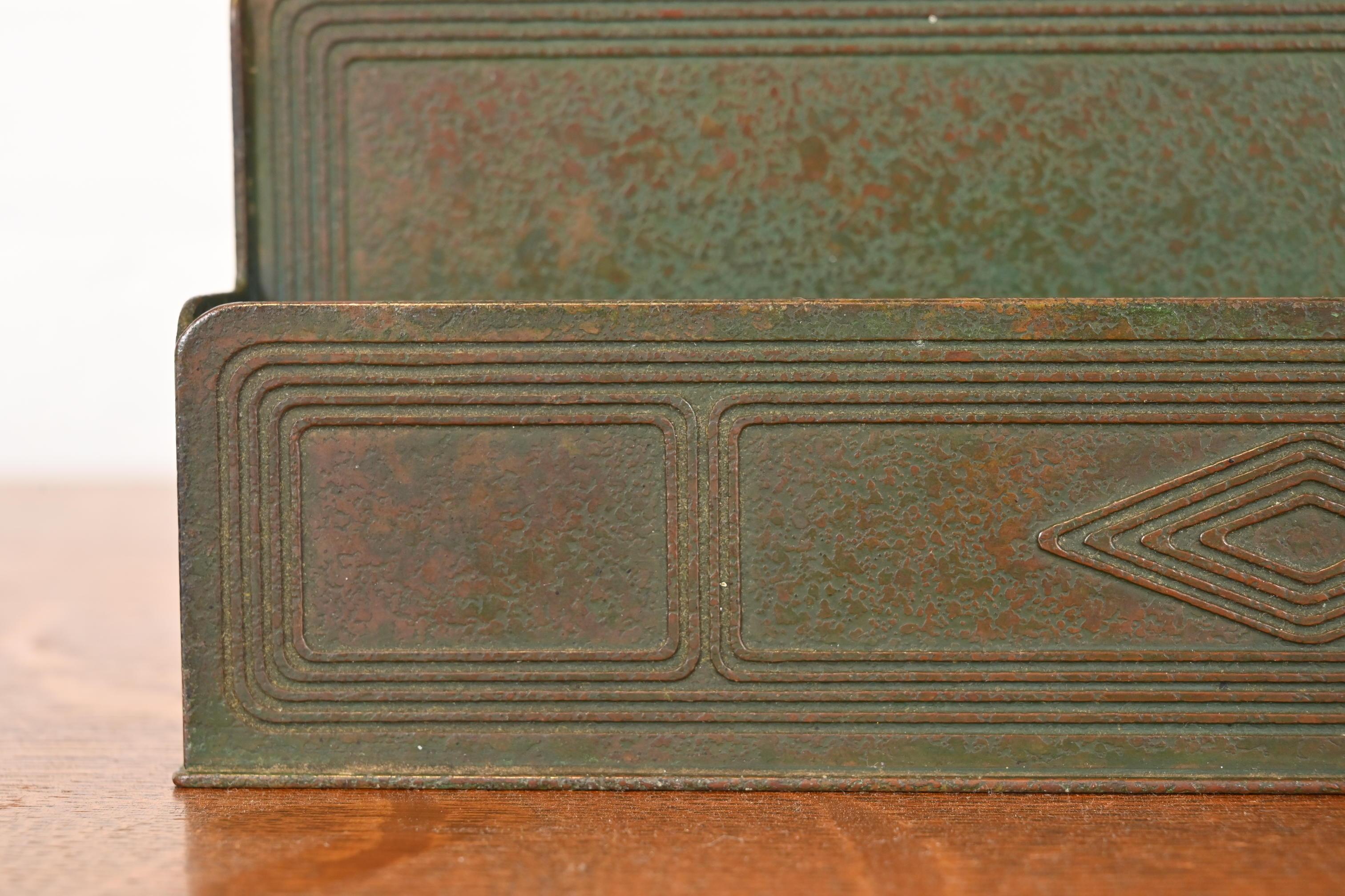 Tiffany Studios New York Graduate Briefhalter aus Bronze im Angebot 4