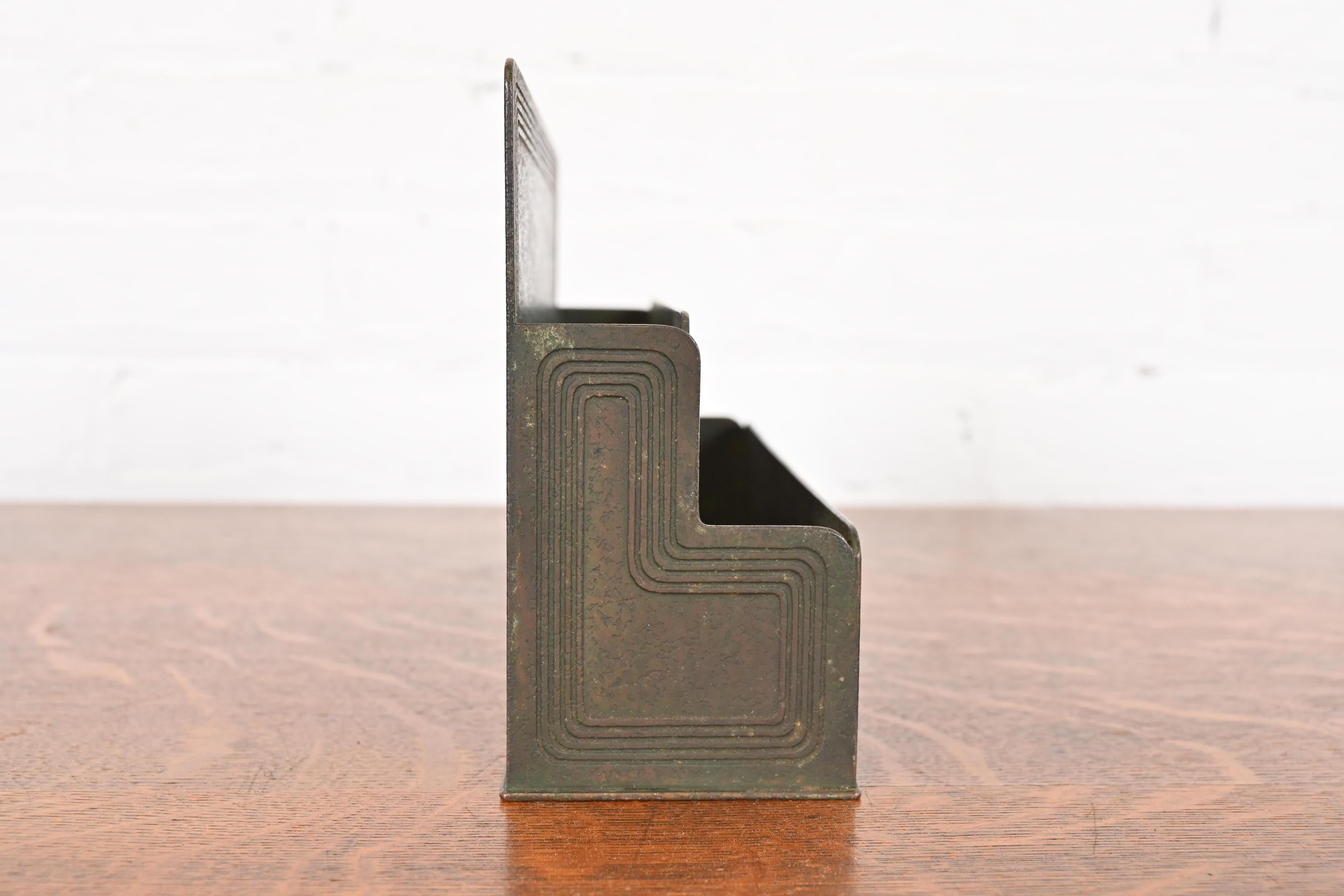 Tiffany Studios New York Graduate Briefhalter aus Bronze im Angebot 5