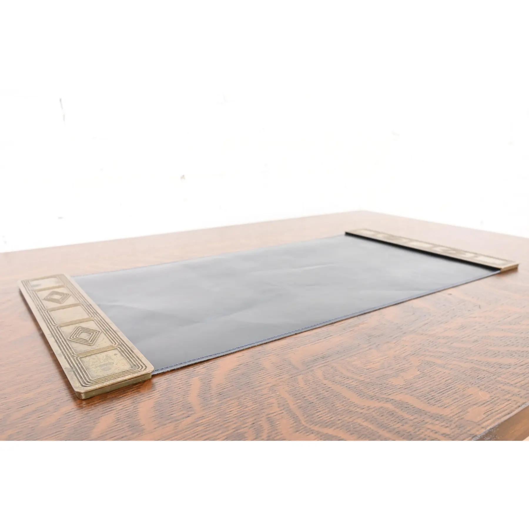 Tiffany Studios New York Graduate Pattern Bronze Blotter Ends (amerikanisch) im Angebot