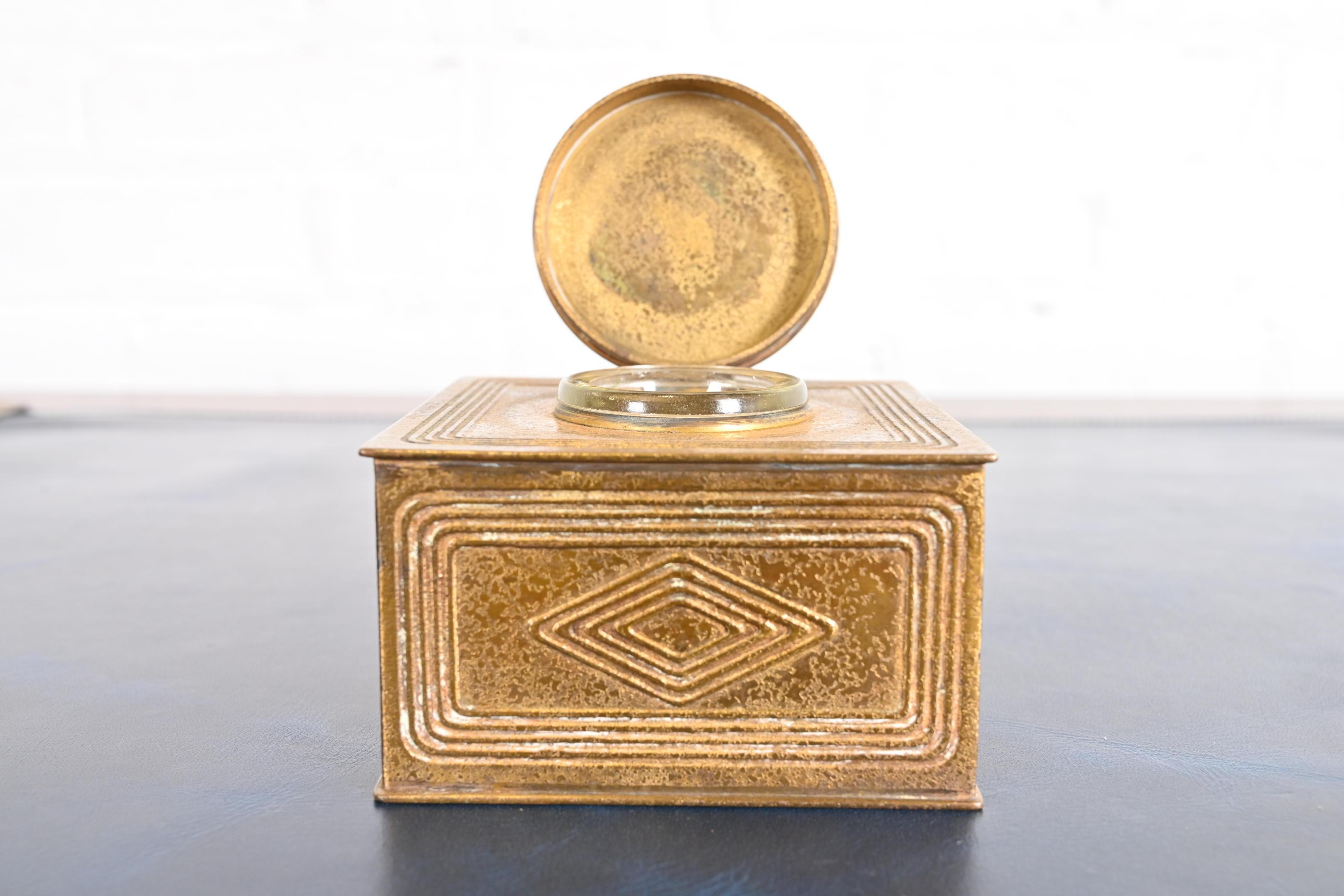 Tiffany Studios New York Graduate Pattern Bronze Doré Tintenfass im Angebot 2