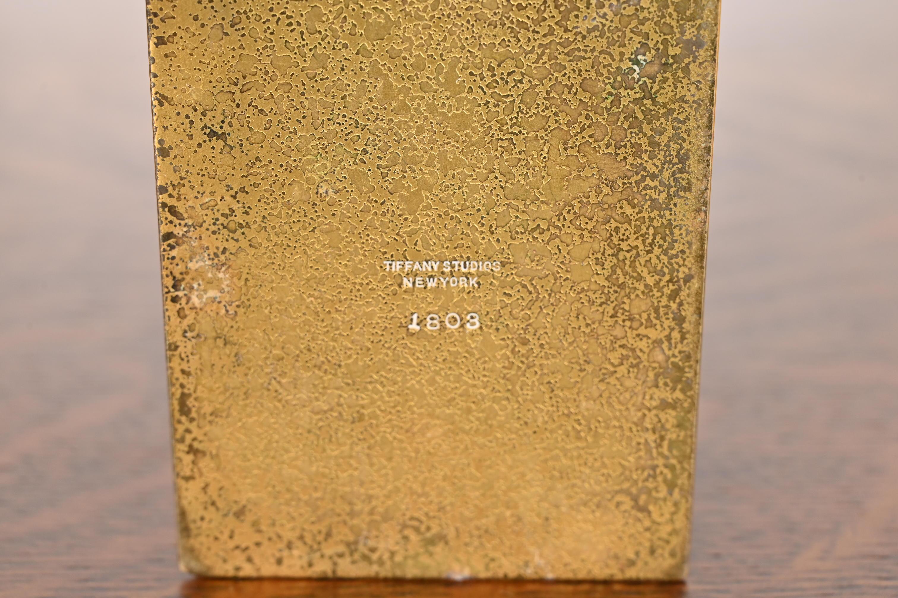Tiffany Studios New York Graduate Pattern Bronze Doré Briefständer im Angebot 5