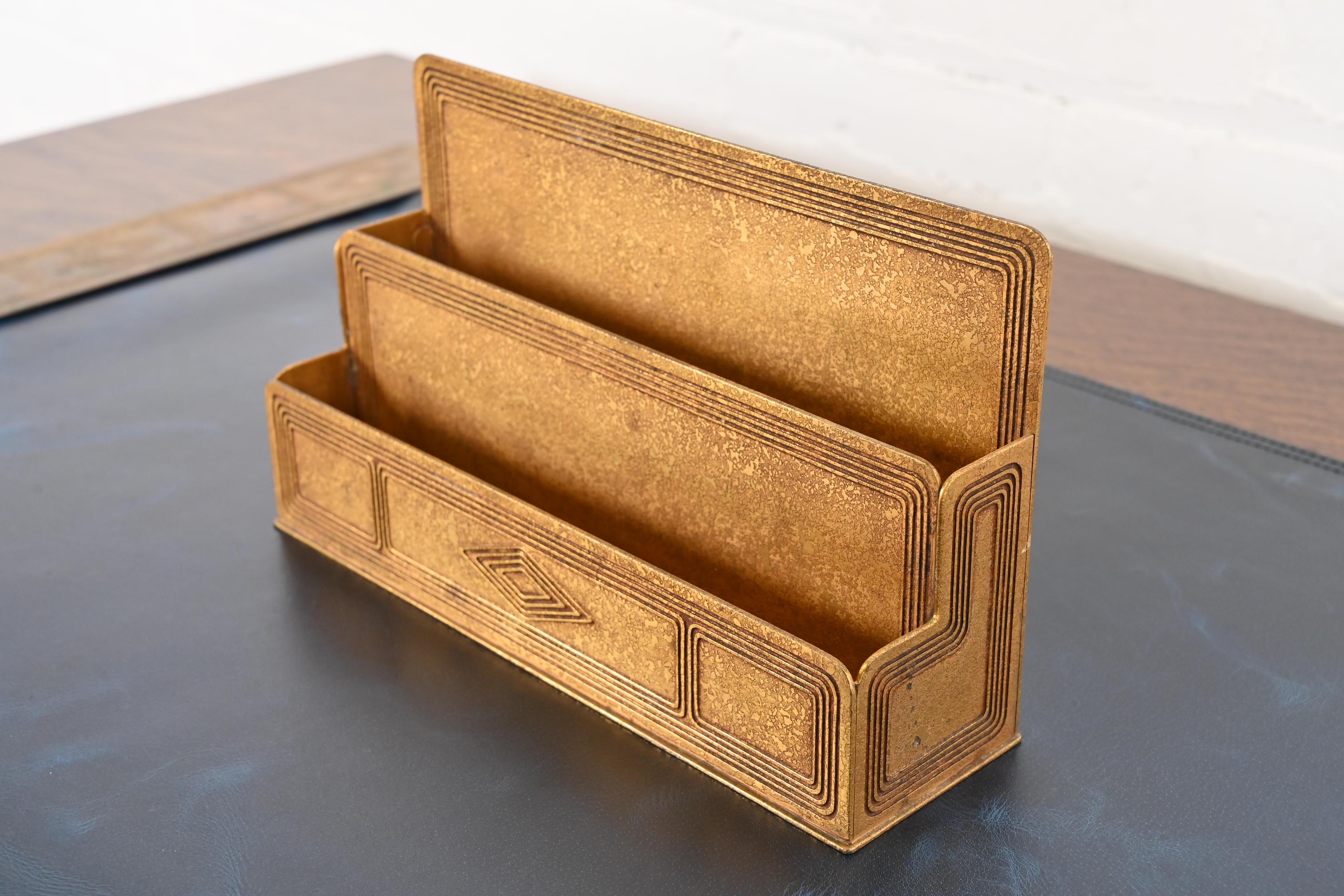 Tiffany Studios New York Graduate Pattern Bronze Doré Briefständer (amerikanisch) im Angebot