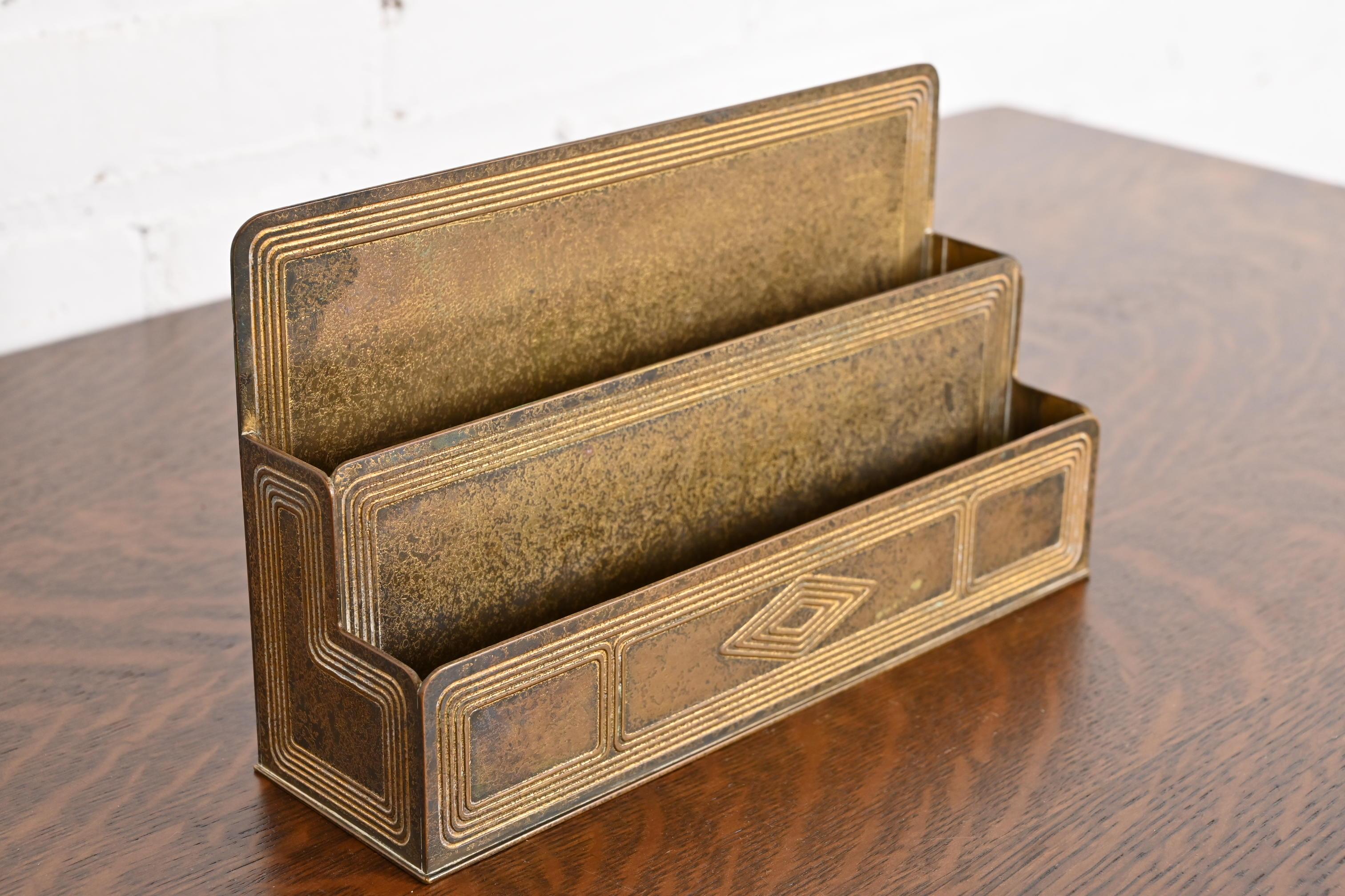 Tiffany Studios New York Graduate Pattern Bronze Doré Briefständer im Zustand „Gut“ im Angebot in South Bend, IN