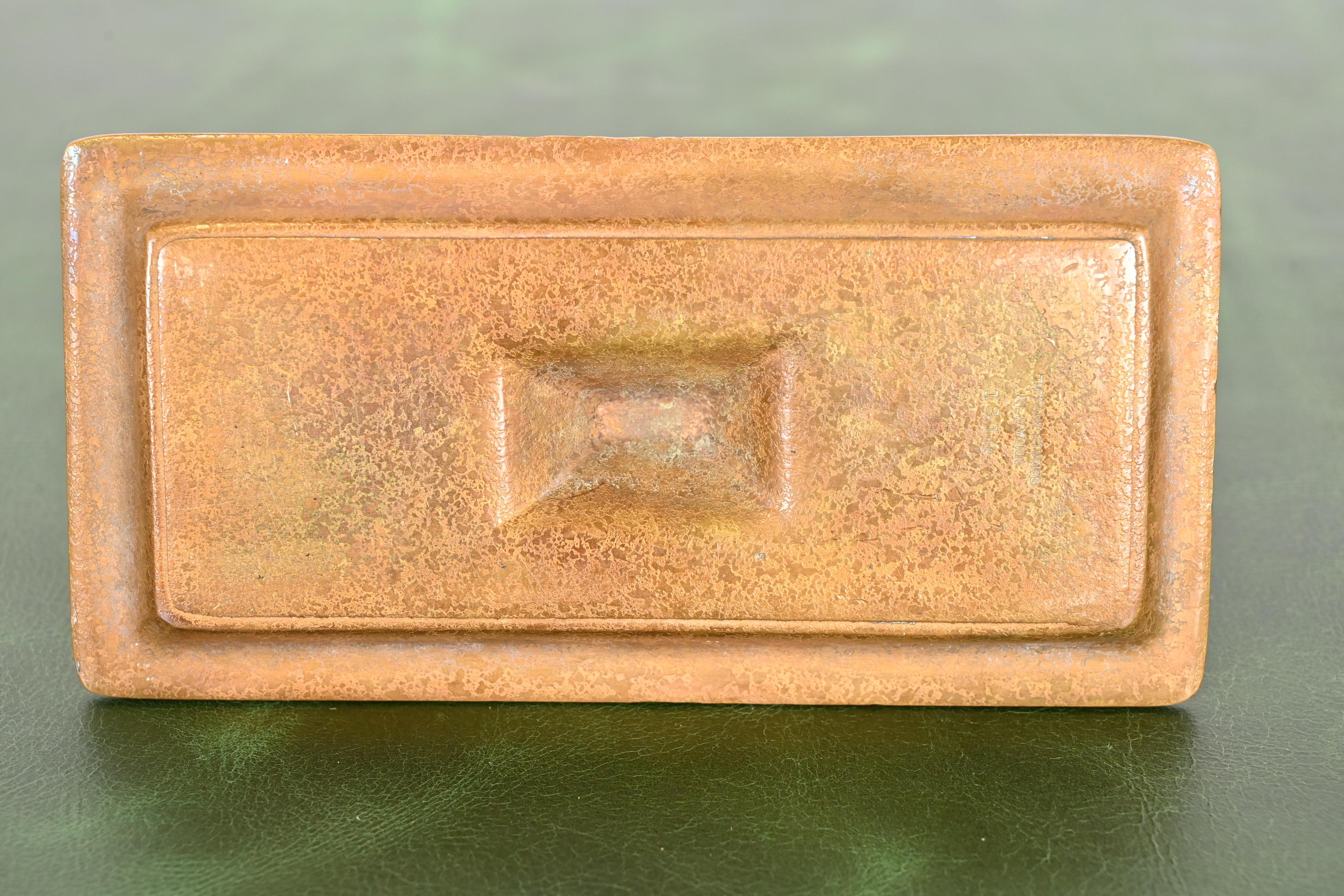 Portafiammiferi Doré in bronzo modello Graduate di Tiffany Studios New York in vendita 3
