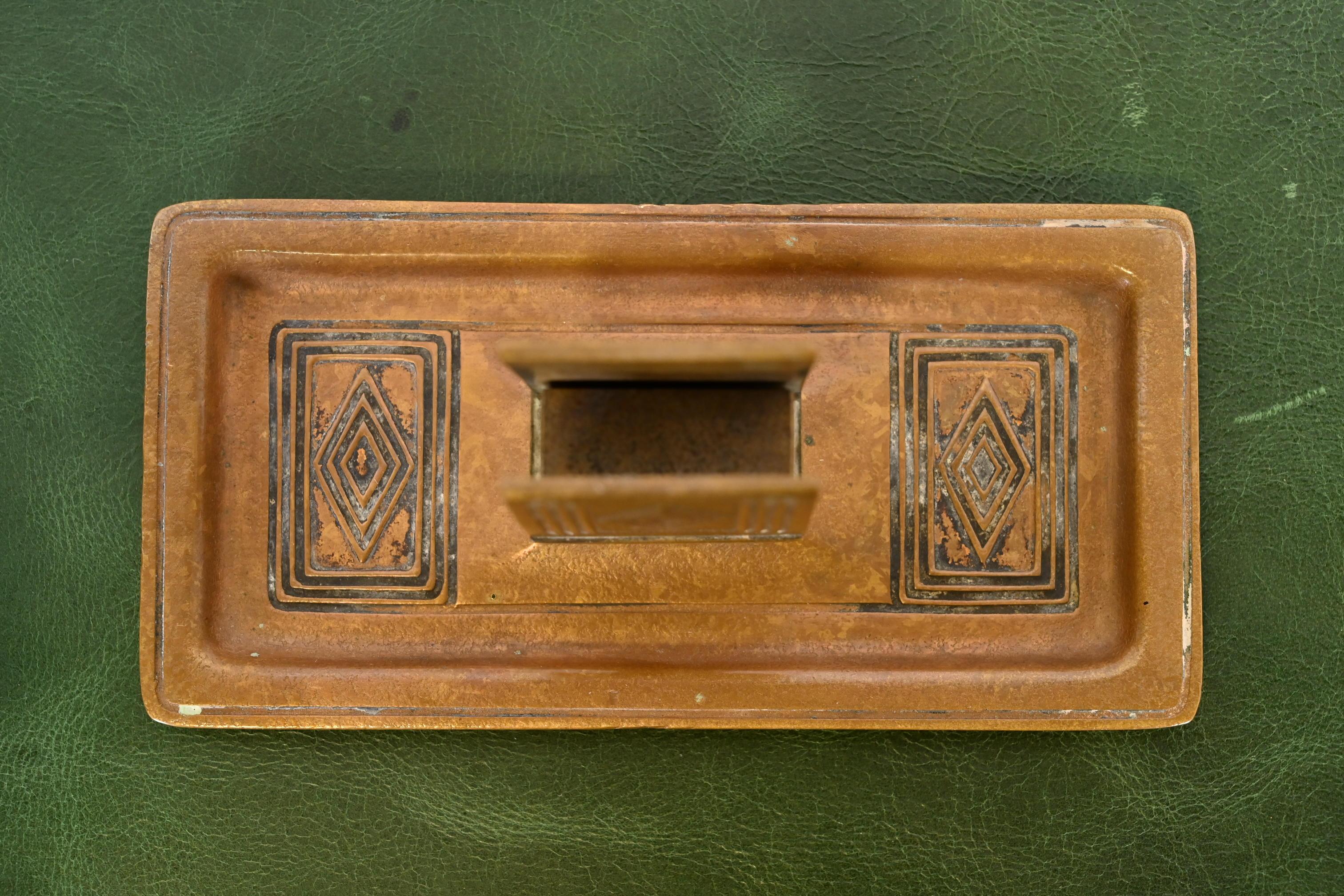 XX secolo Portafiammiferi Doré in bronzo modello Graduate di Tiffany Studios New York in vendita