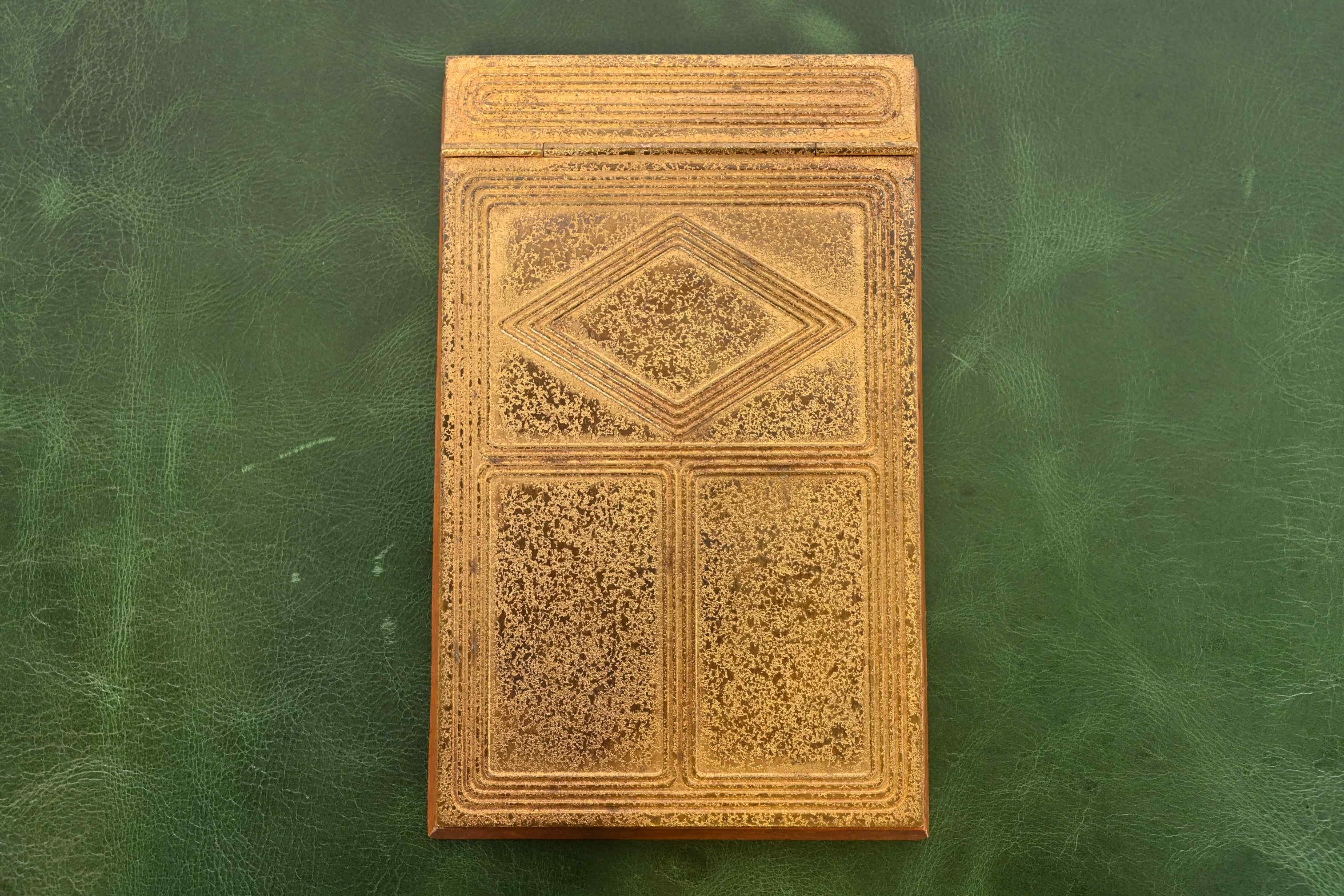Eine wunderschöne antike Arts & Crafts oder Art Deco Zeitraum vergoldeter Bronze und Holz 
