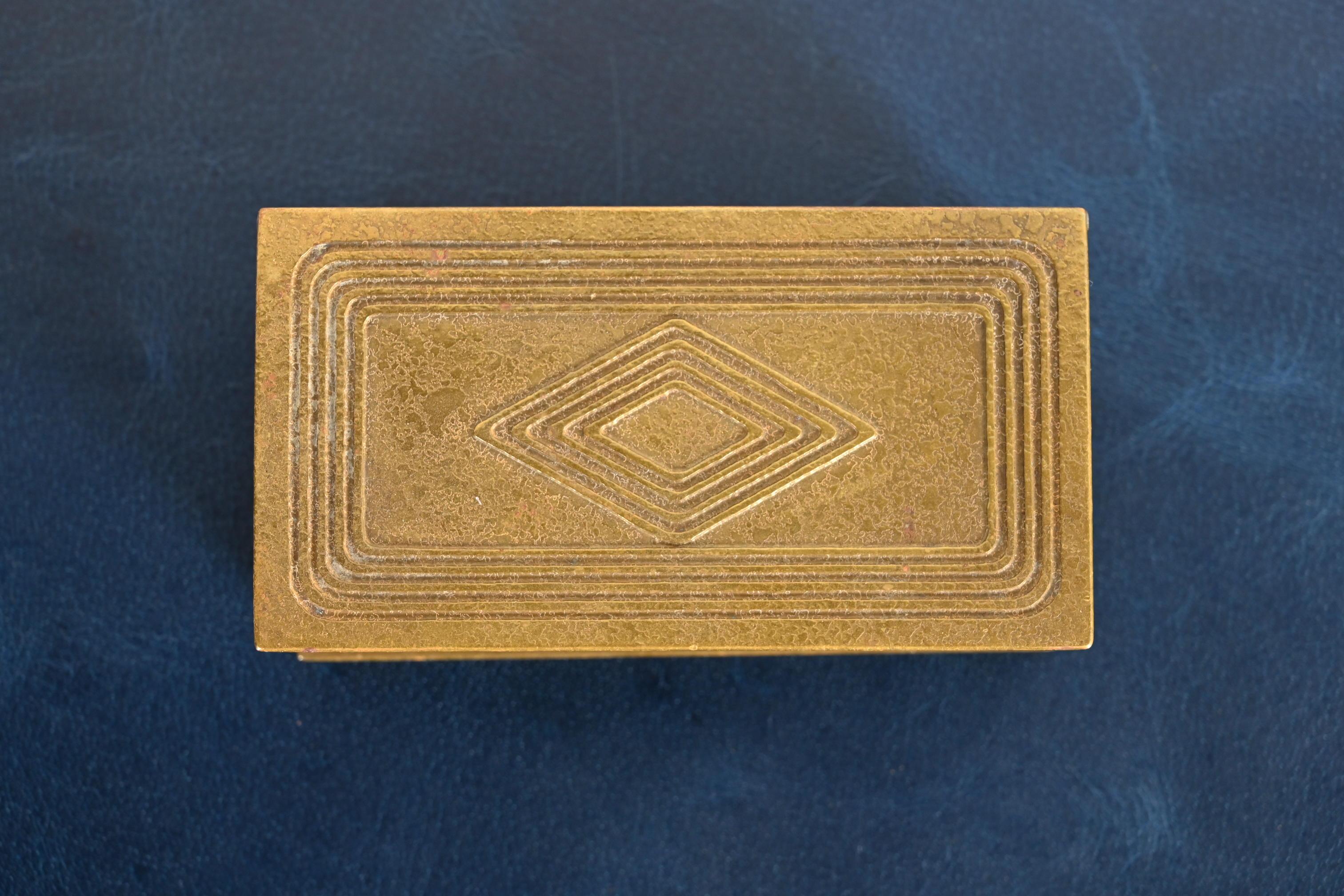 Tiffany Studios New York Graduate Pattern Bronze Doré Stempel Box im Zustand „Gut“ im Angebot in South Bend, IN