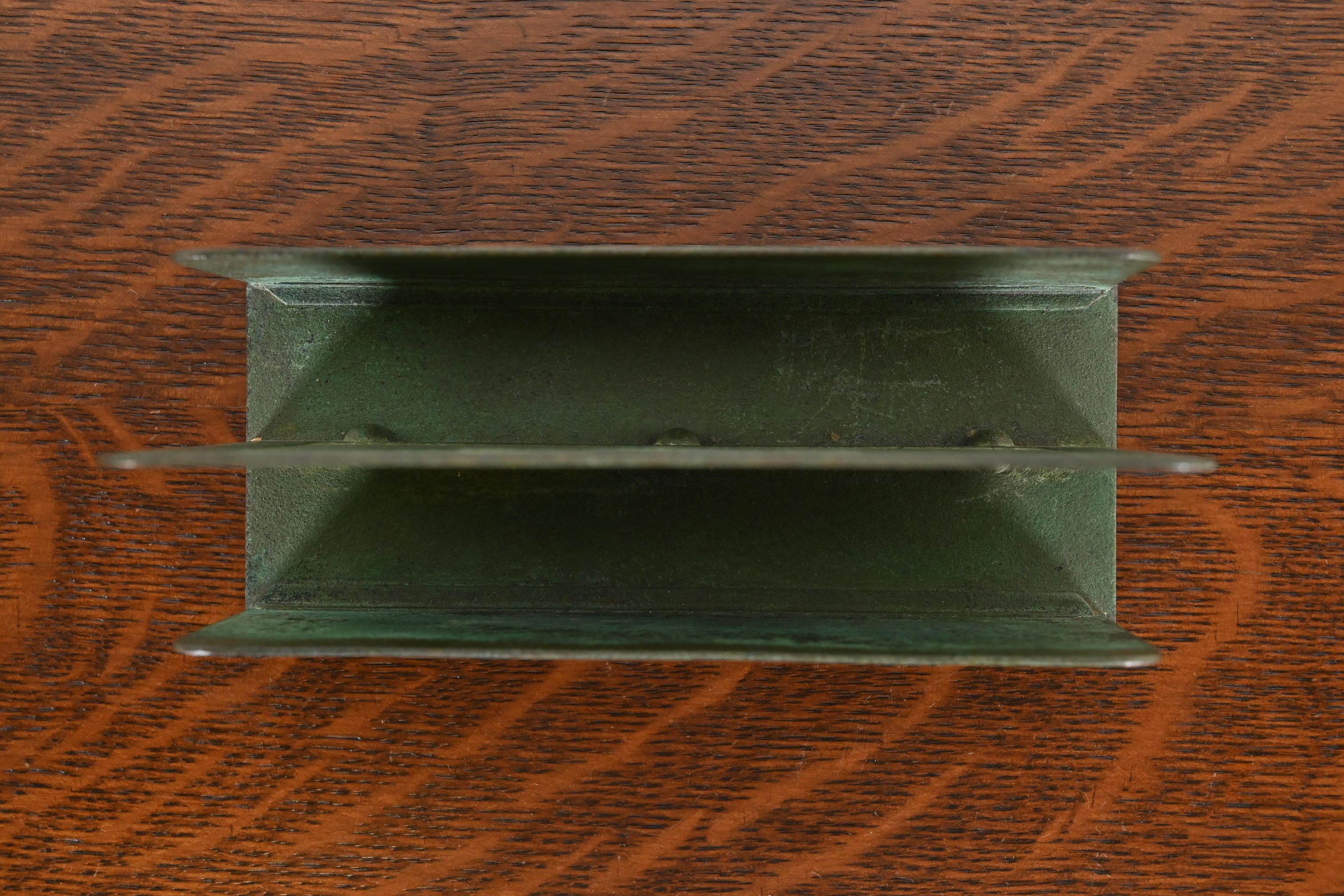 Tiffany Studios New York Graduate Pattern Bronze Briefständer im Zustand „Gut“ im Angebot in South Bend, IN