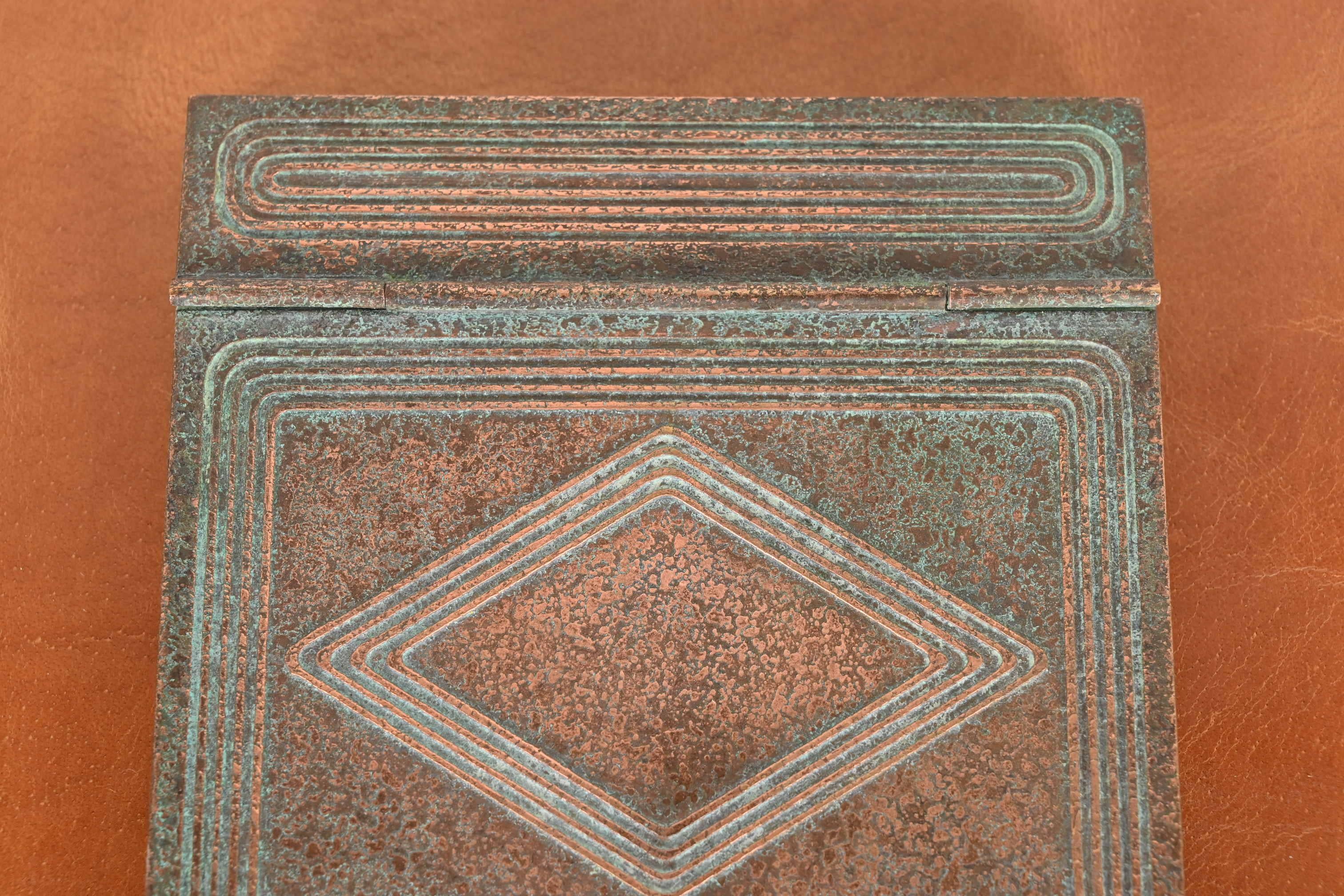 Tiffany Studios New York Notepad-halter aus Bronze mit Graduate-Muster im Zustand „Gut“ im Angebot in South Bend, IN