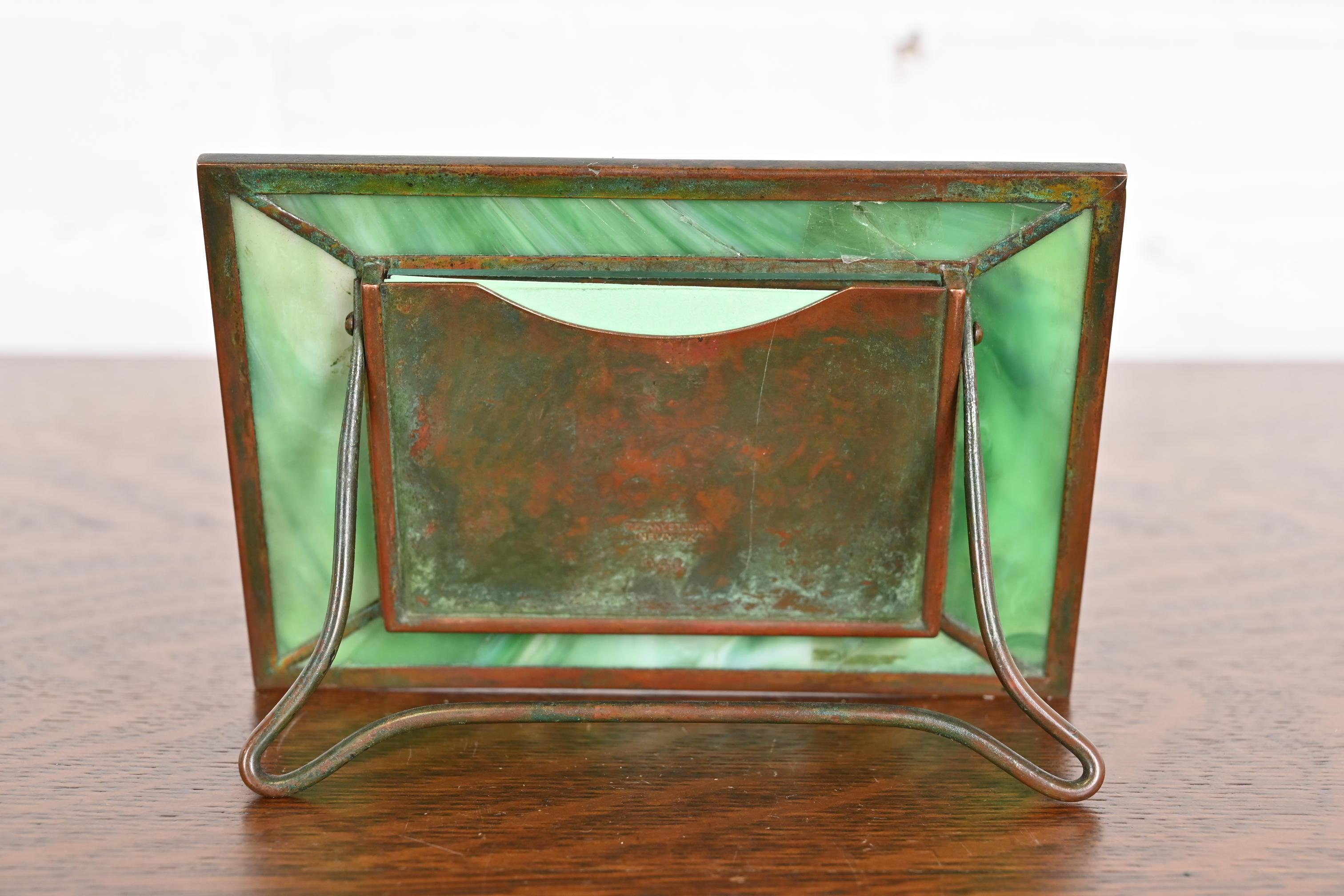 Tiffany Studios New York Grapevine Bronze und Schlacke Glas Schreibtisch Kalender Frame im Angebot 3