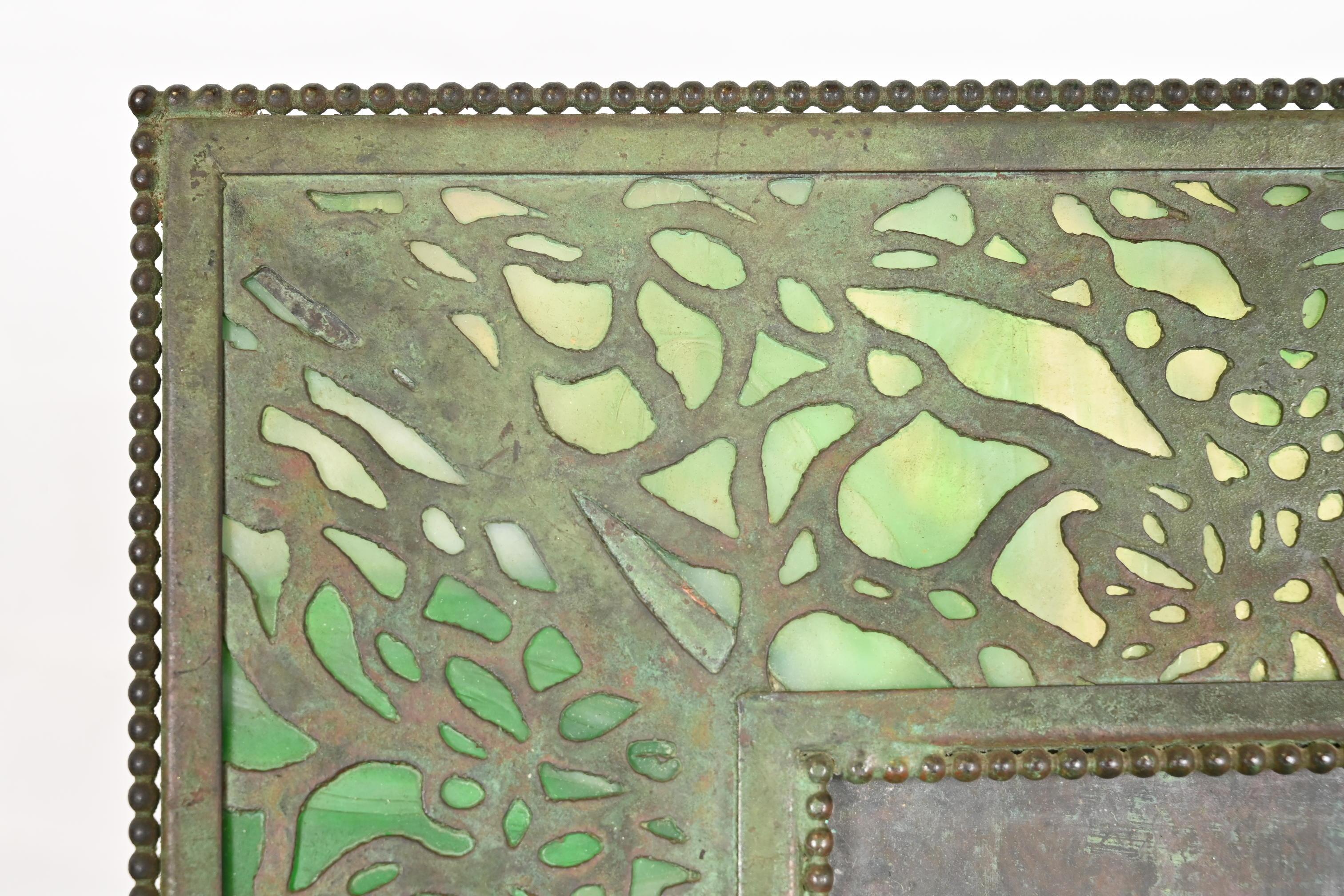 Tiffany Studios Nueva York Marco con motivo de parra, bronce y cristal de escoria Bronce en venta