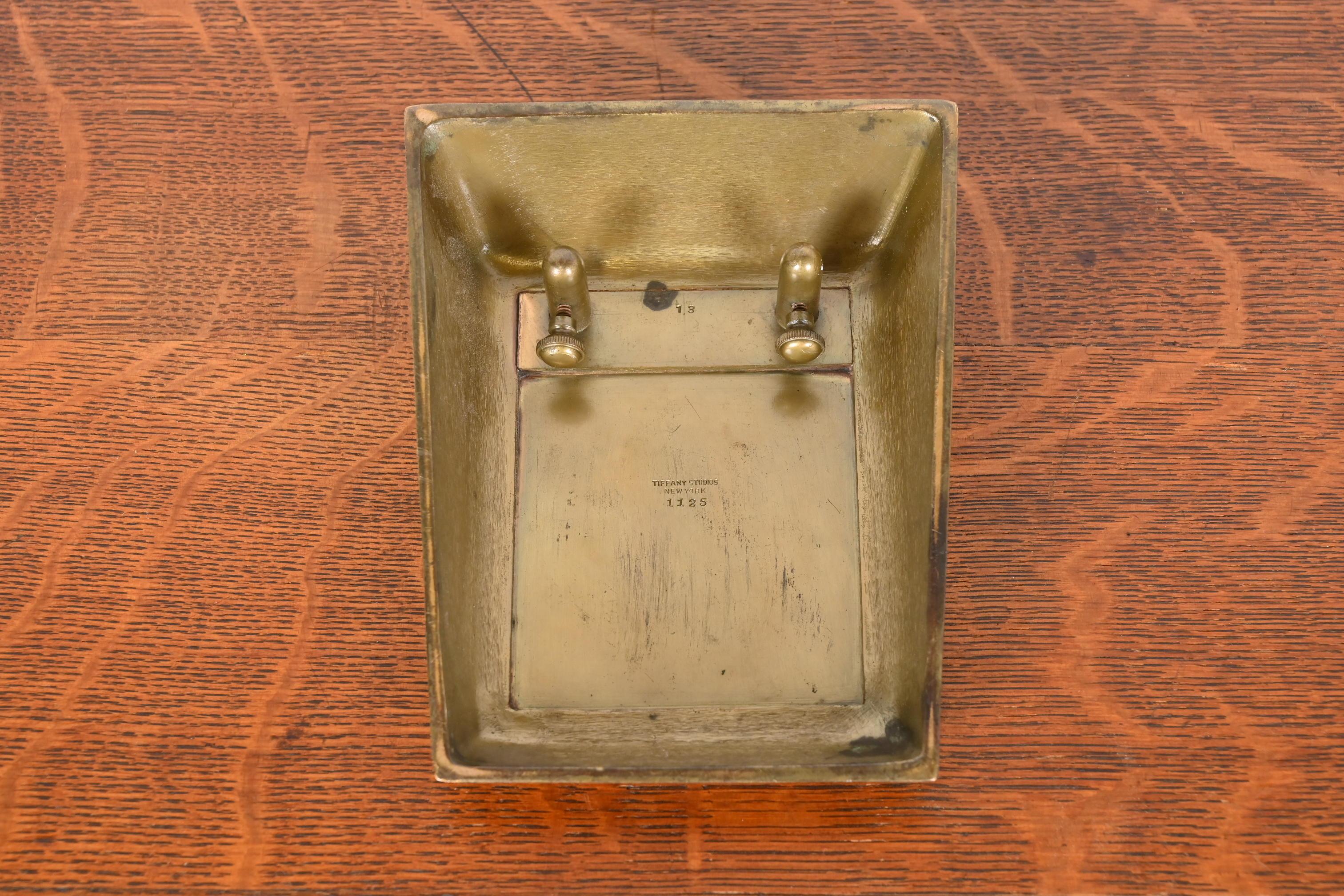 Tiffany Studios New York Griechischer Schlüssel Bronze-Schreibtisch Kalender oder Schreibtischhalter im Angebot 6