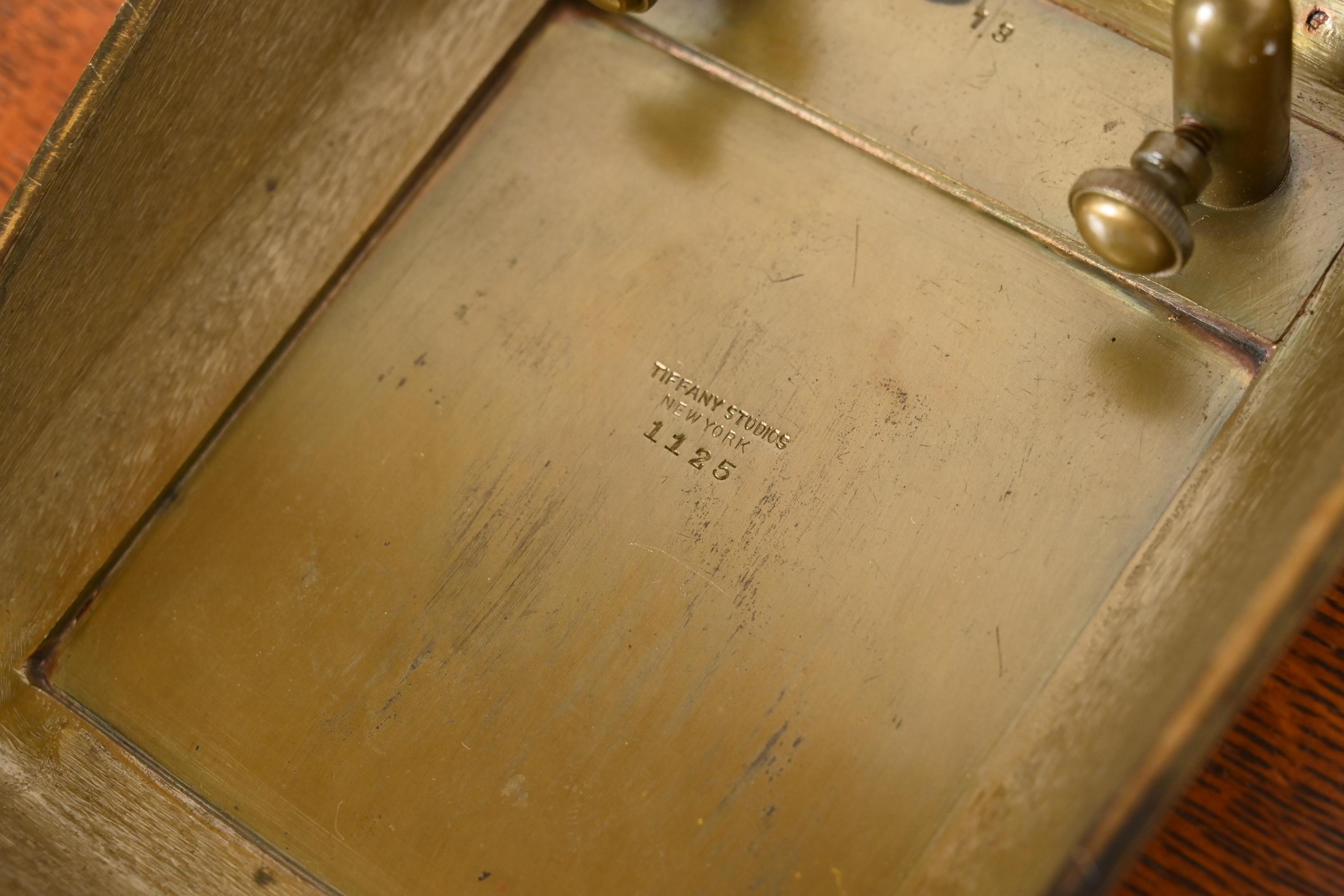 Tiffany Studios New York Griechischer Schlüssel Bronze-Schreibtisch Kalender oder Schreibtischhalter im Angebot 7