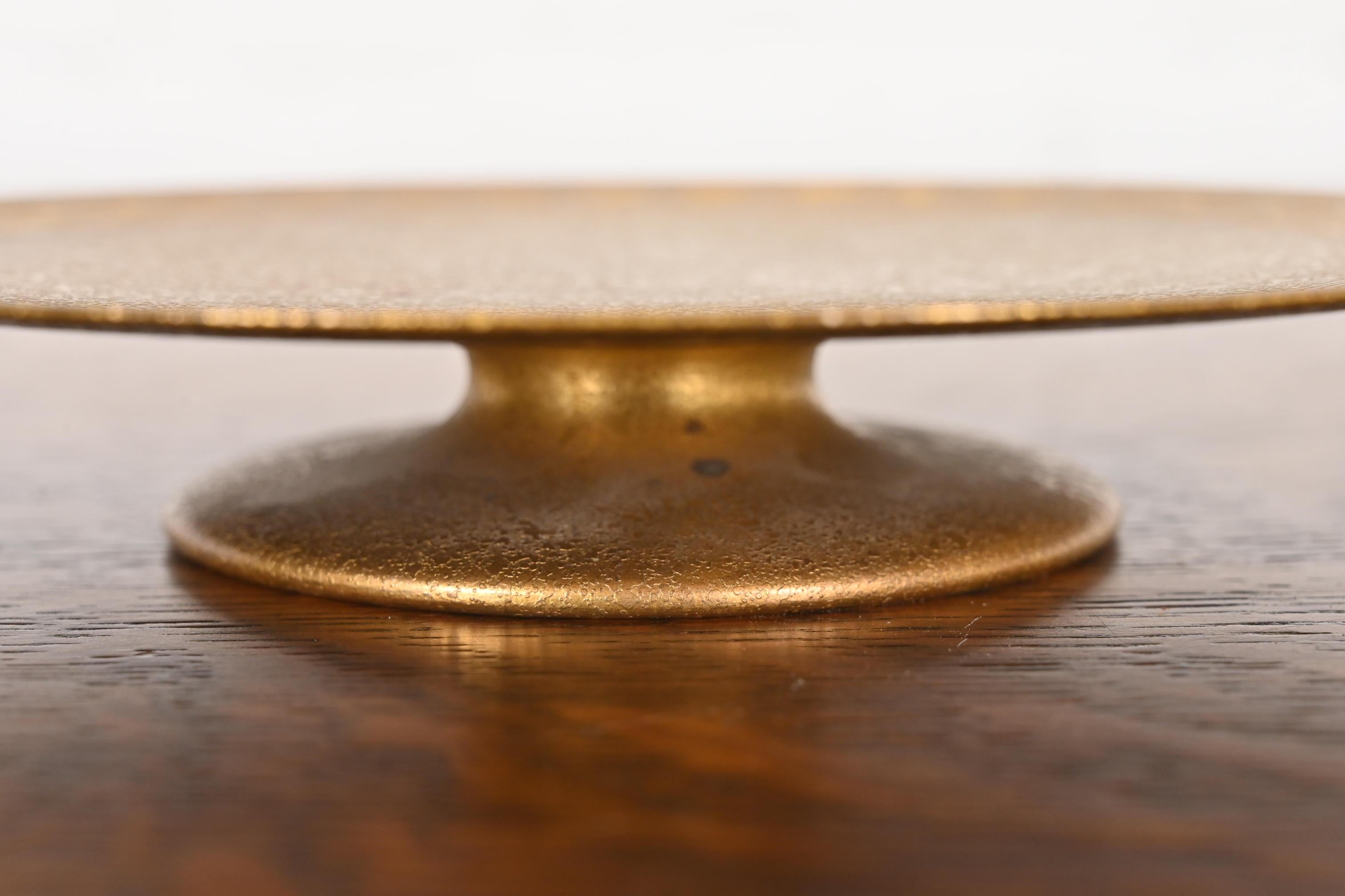 Tiffany Studios New York Griechischer Schlüssel Bronze Doré Fuß Charger Teller oder Tazza (amerikanisch) im Angebot