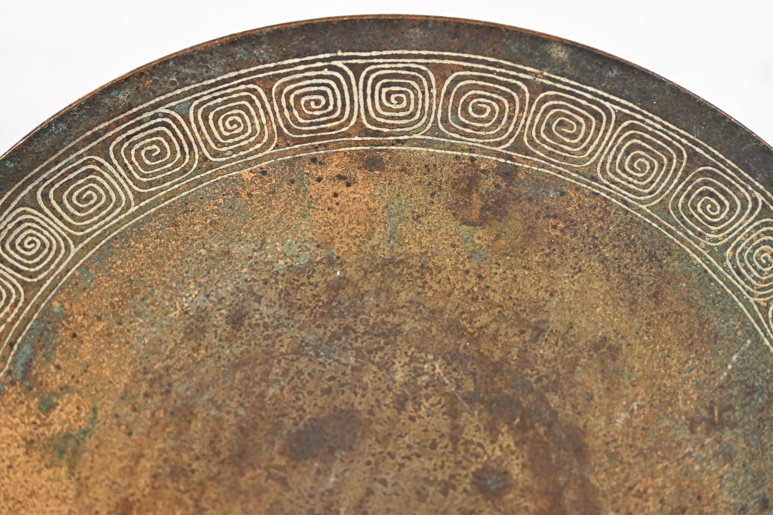 Bronze Tiffany Studios New York - Assiette ou plateau à charge sur pied en bronze avec clé grecque en vente