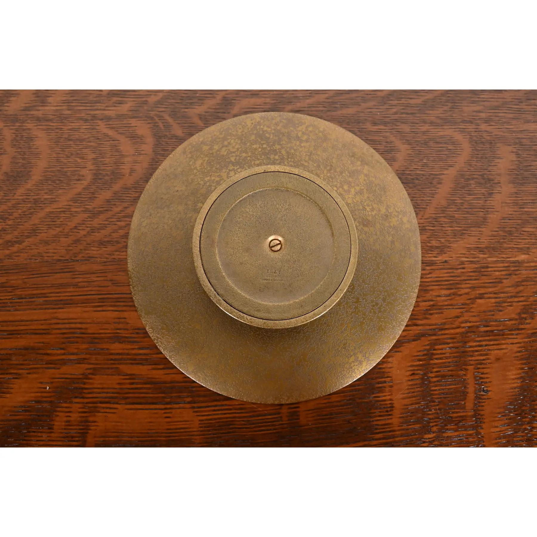 Tiffany Studios New York Griechischer Schlüssel Bronze-Platten- oder Tablettteller mit Fuß aus Bronze im Angebot 1