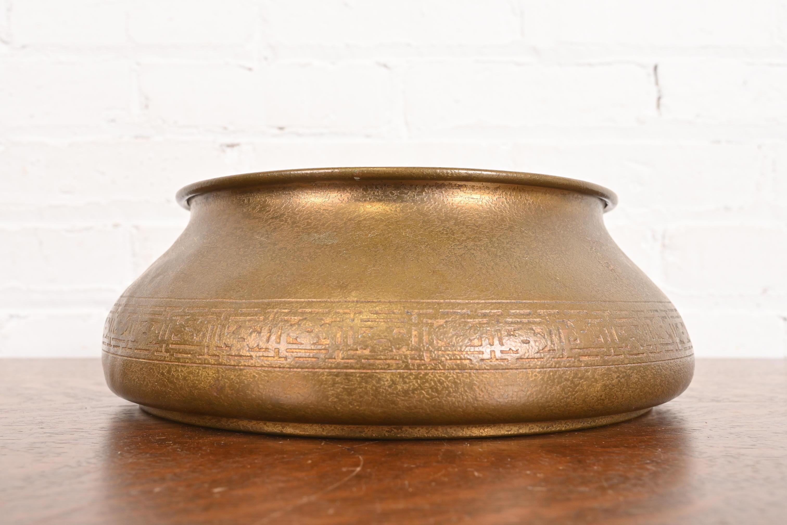 Arts and Crafts Tiffany Studios New York Grande jardinière en bronze en vente