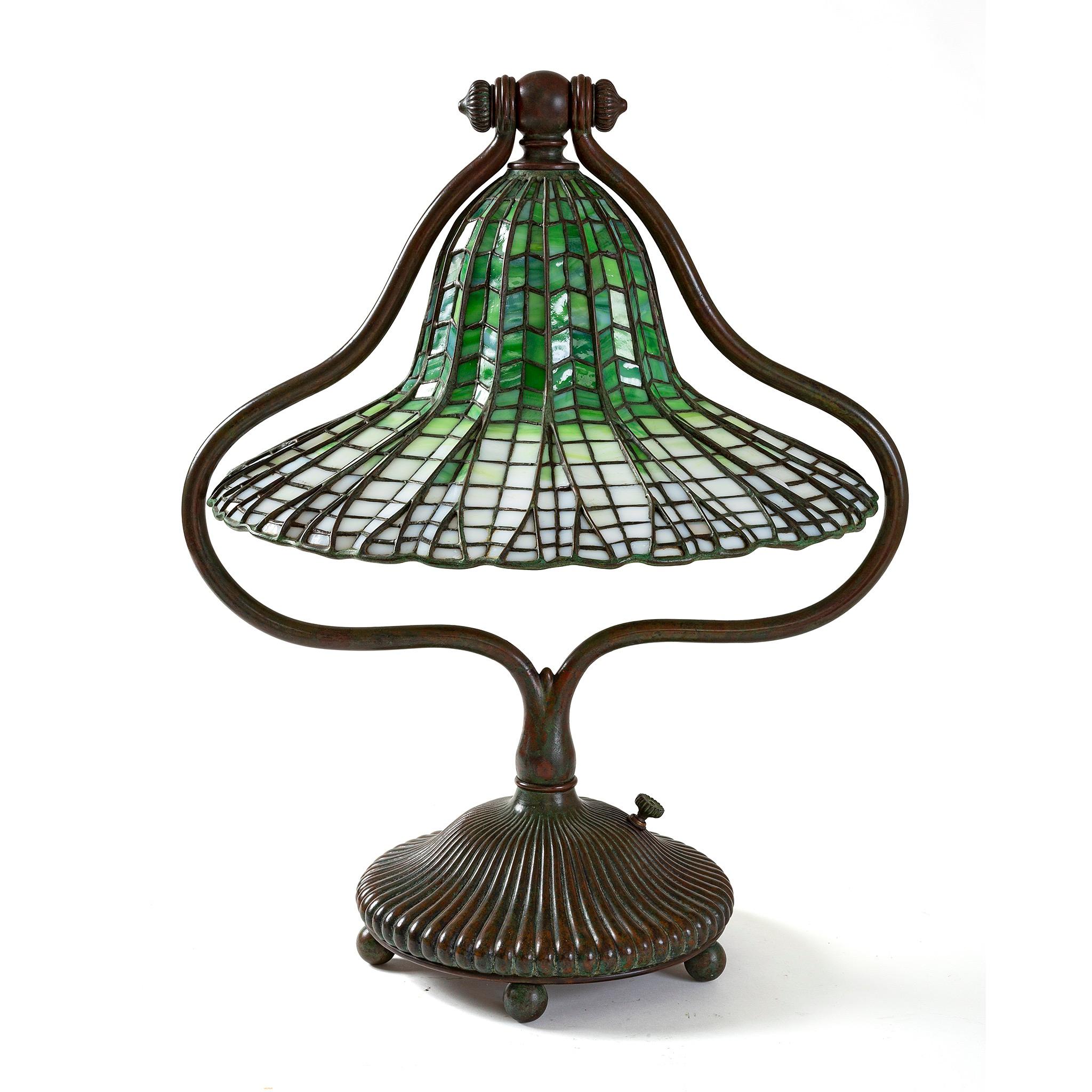 Schreibtischlampe „Lotus Bell“ von Tiffany Studios, New York (Art nouveau) im Angebot
