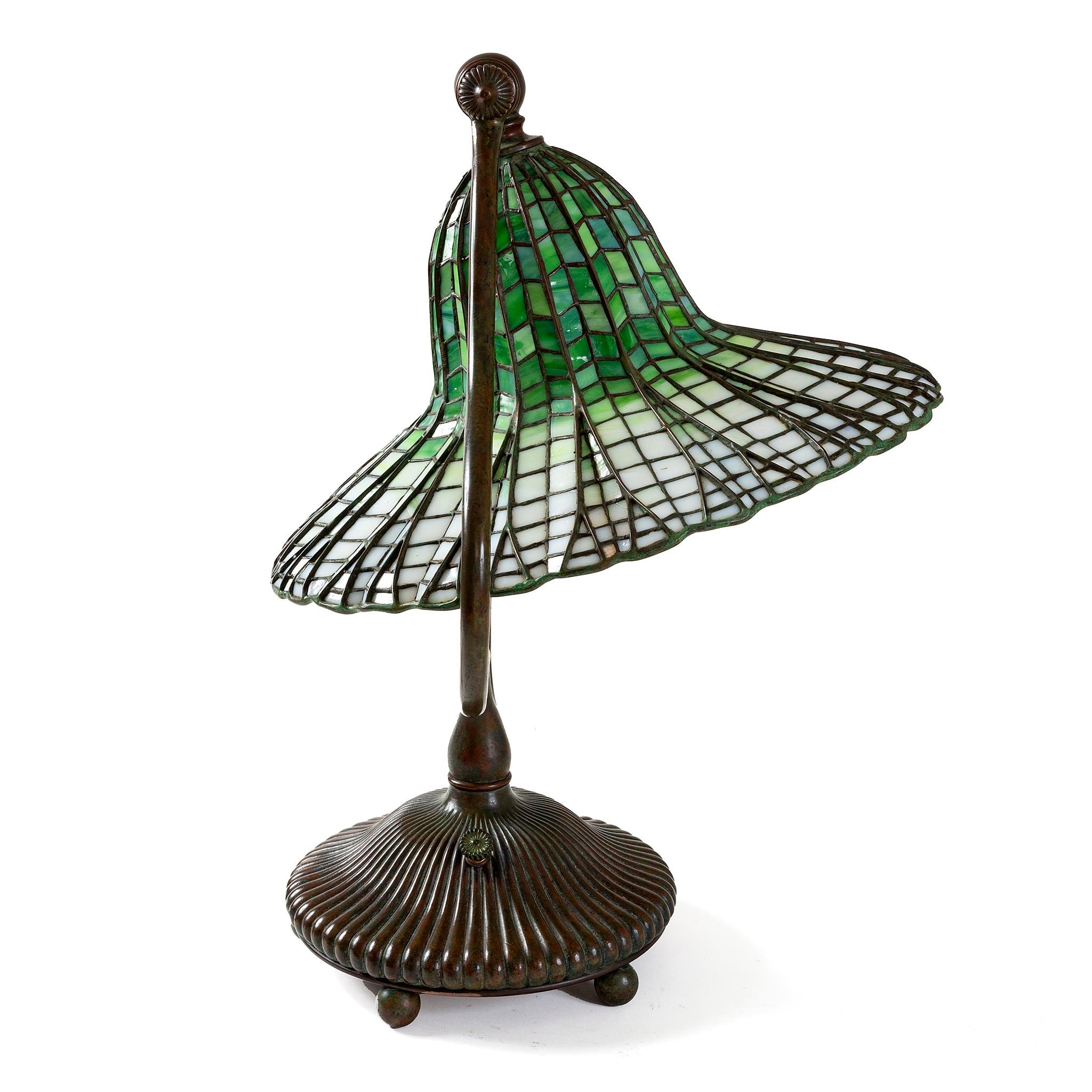 Américain Lampe de bureau lotus Bell de Tiffany Studios New York en vente