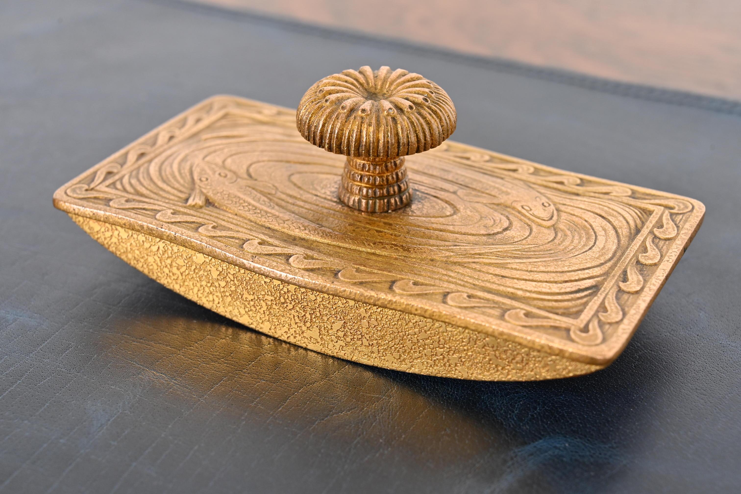 An exceptional Arts & Crafts or Art Deco period gilt bronze rocker ink blotter in the very rare Nautical pattern

By Tiffany Studios (signed on the side)

New York, USA, Early 20th Century

Measures: 5.5
