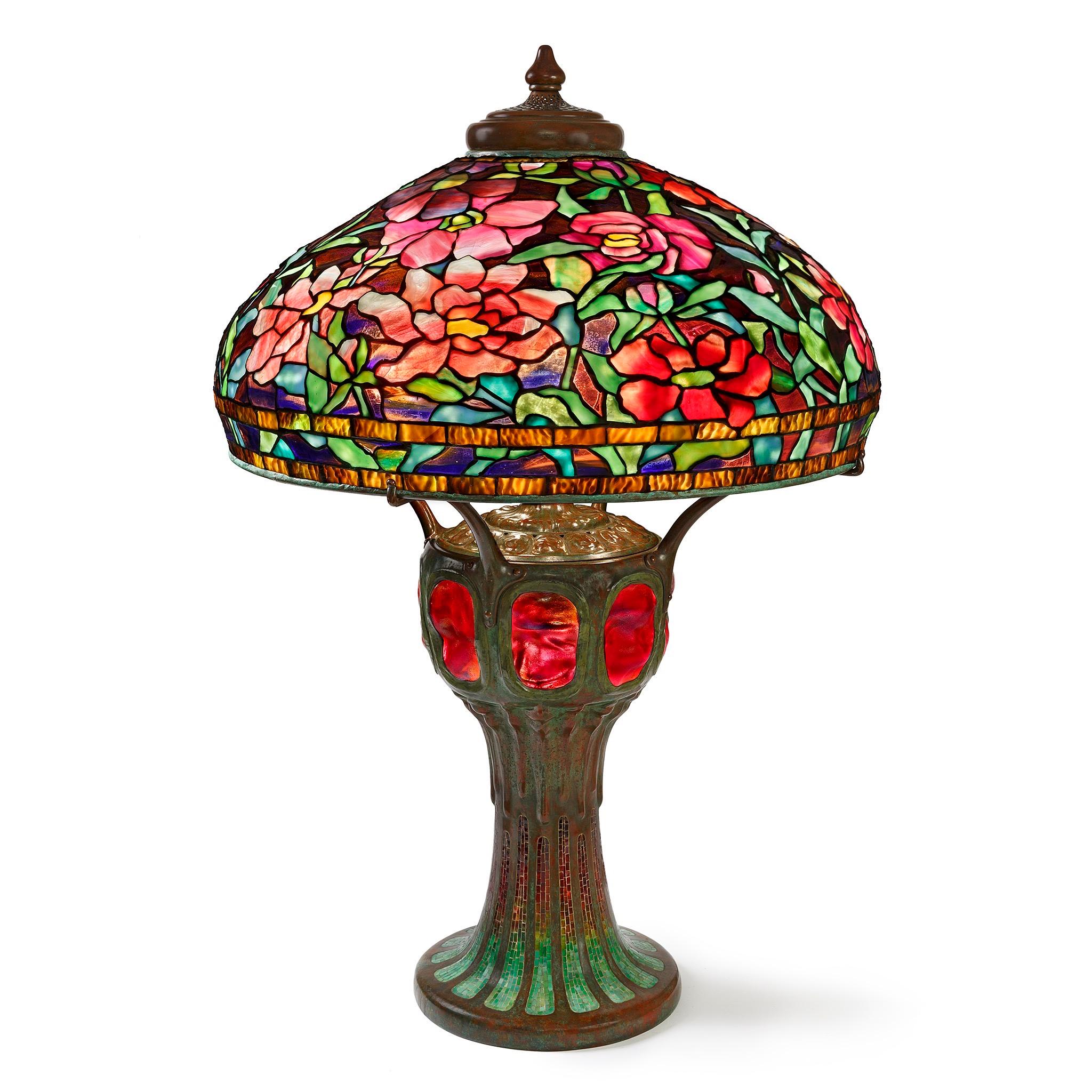 Patiné Tiffany Studios New York lampe de table « pivoine » en vente