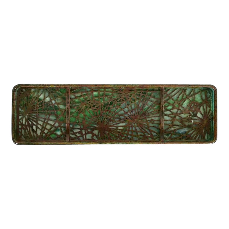 Vassoio portapenne in vetro di scoria e aghi di pino di Tiffany Studios New York