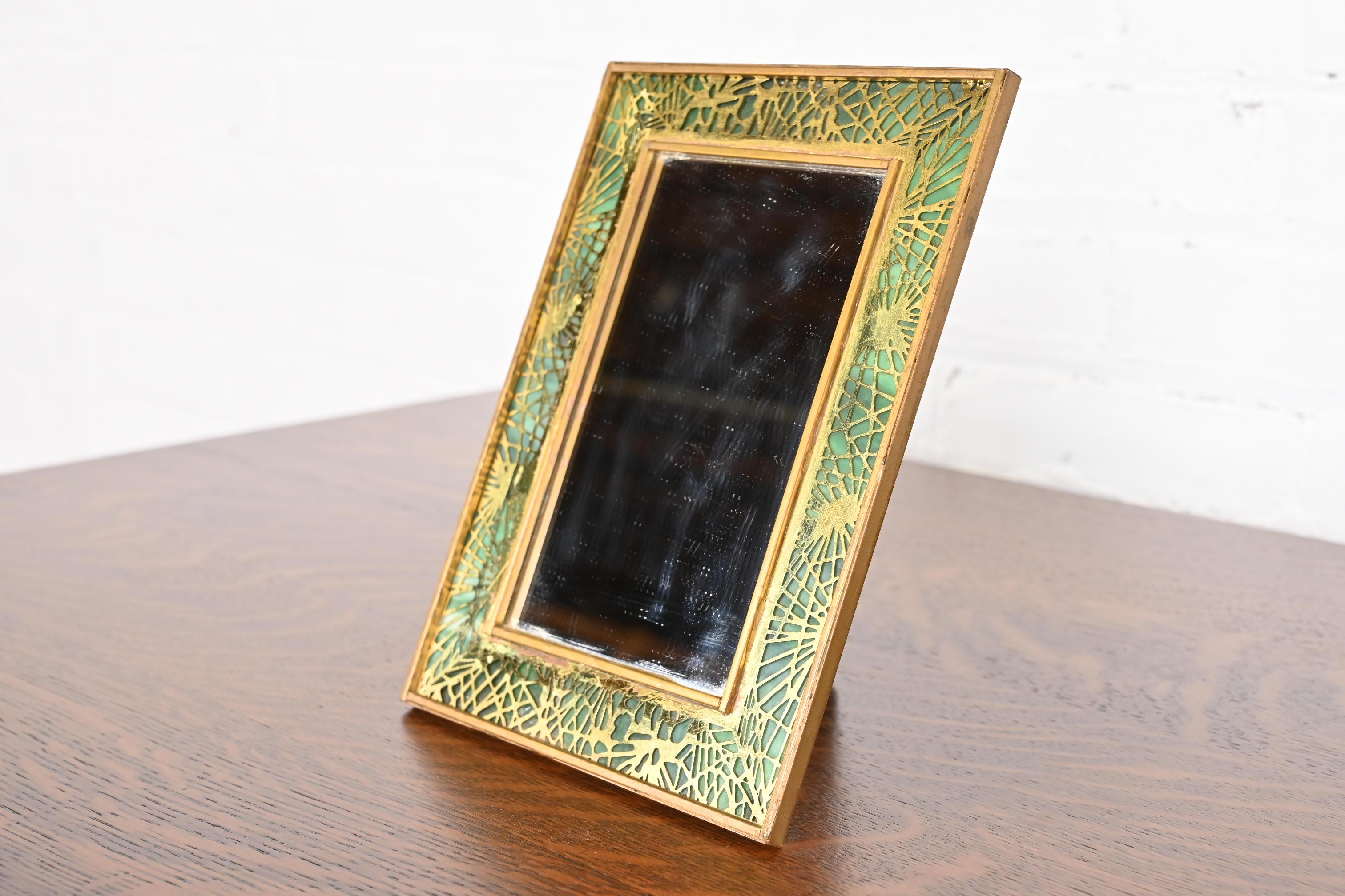 Tiffany Studios Nueva York Espejo de tocador con marco de bronce de agujas de pino y cristal de escoria en Bueno estado para la venta en South Bend, IN