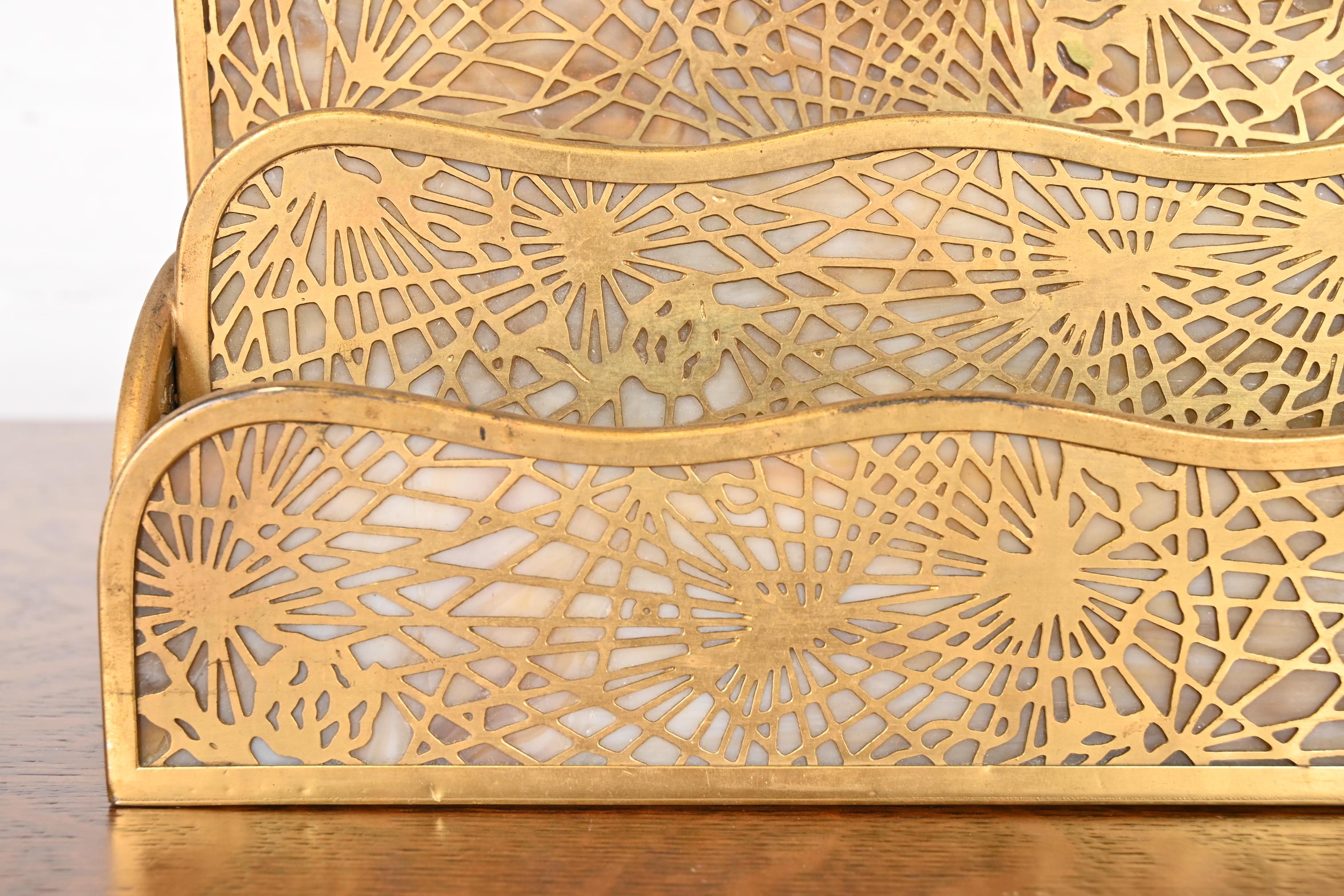 Tiffany Studios New York Kiefer Nadel Bronze und Schlacke Glas Briefkasten im Angebot 3
